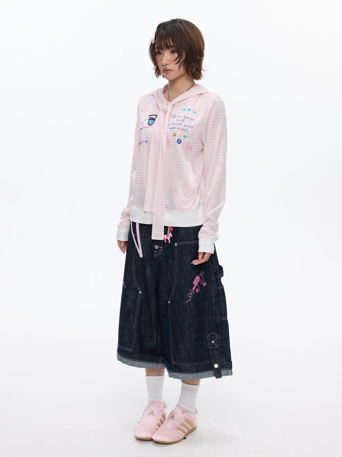 BETWEENAND Soft Pink Striped Printed Zippered Women&