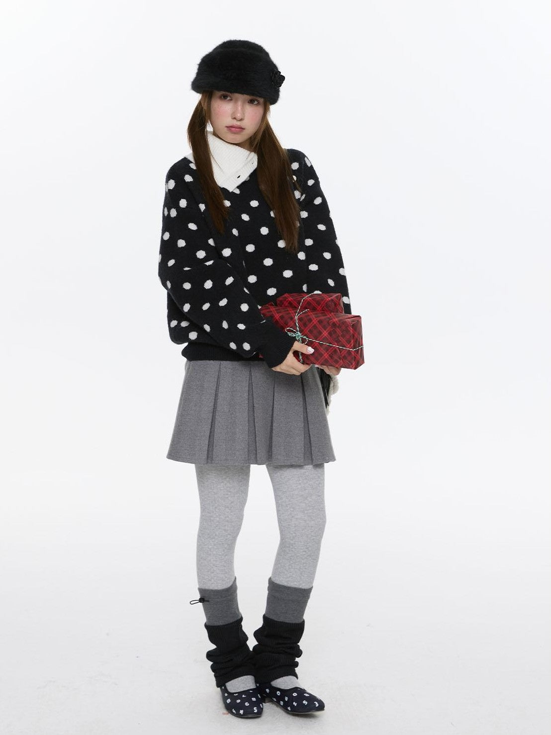 BETWEENAND Soft Plush Vintage Slanted Button Placket Knitted Women&