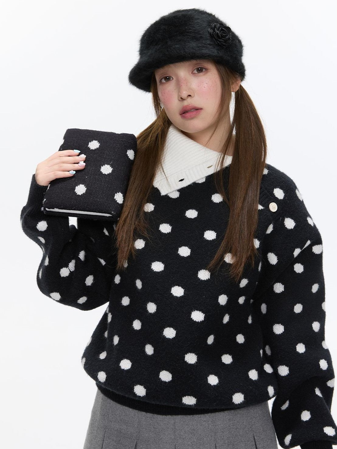 BETWEENAND Soft Plush Vintage Slanted Button Placket Knitted Women&