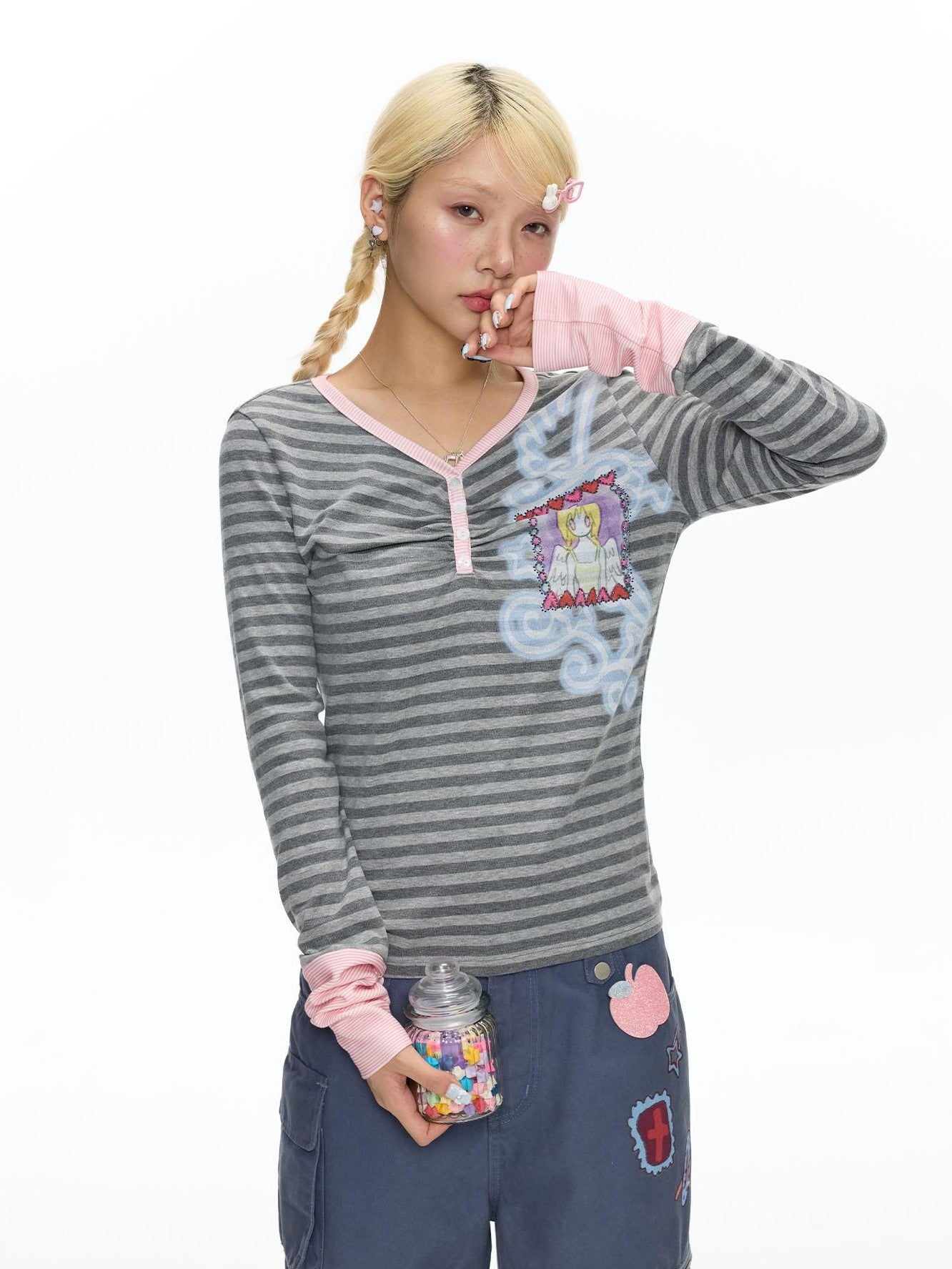 BETWEENAND Striped Splice Print Hotfix V-neck Women&