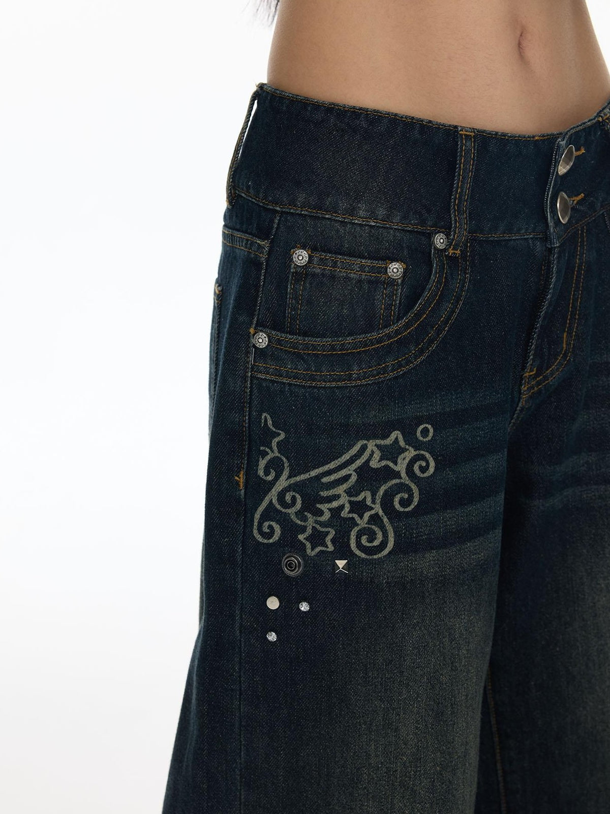 BETWEENAND Vintage Washed Whisker Slimming Casual Women&