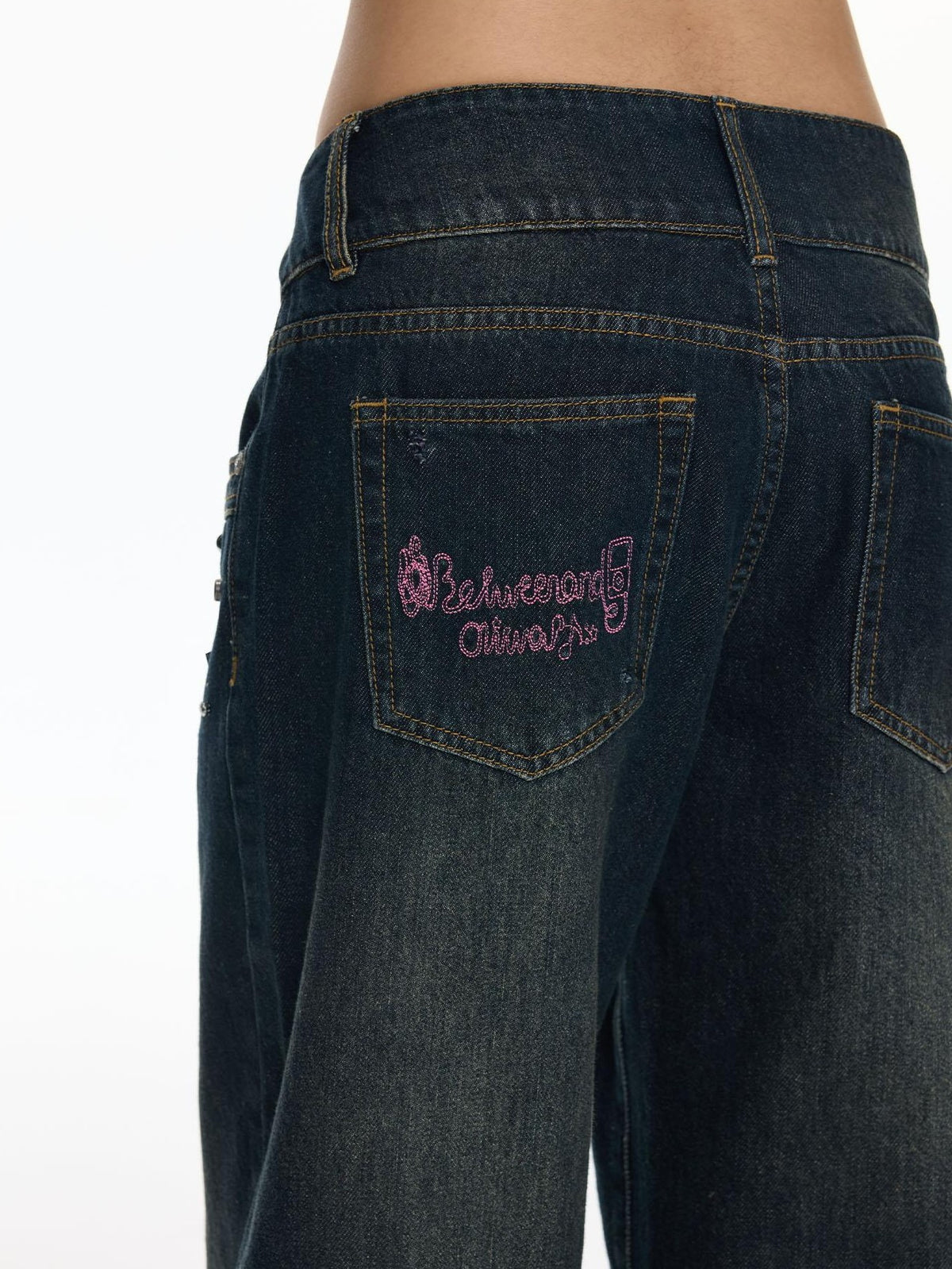 BETWEENAND Vintage Washed Whisker Slimming Casual Women&