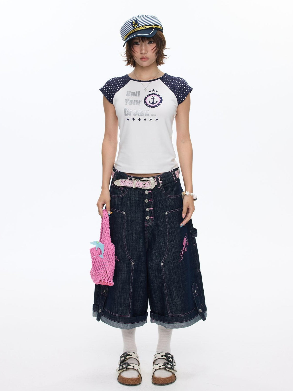 BETWEENAND White Contrast Letter Print Raglan Crop Women&