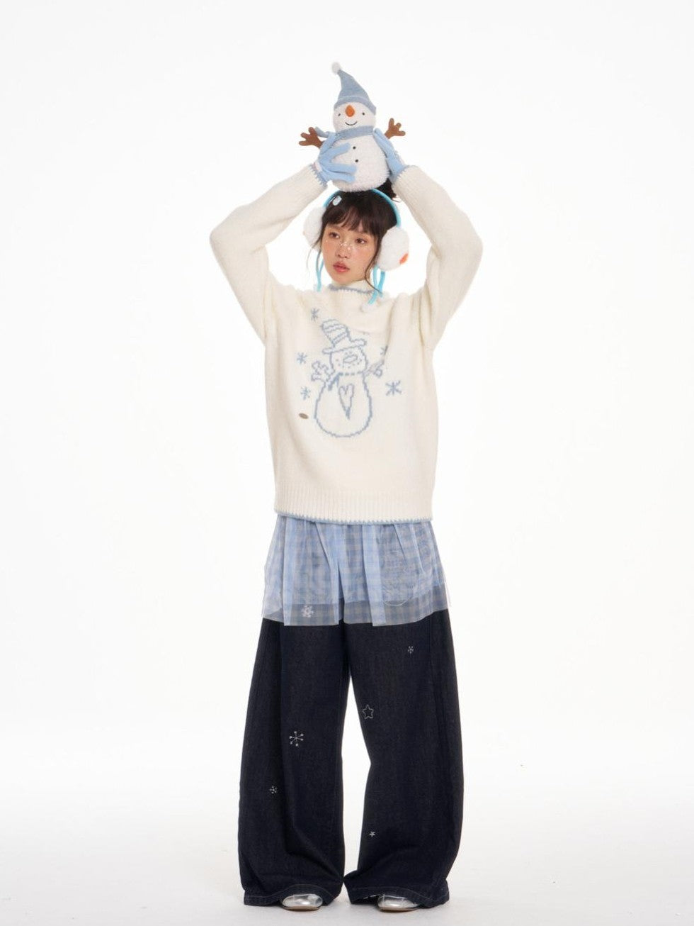 BETWEENAND White Snowman Print Crew Neck Women&