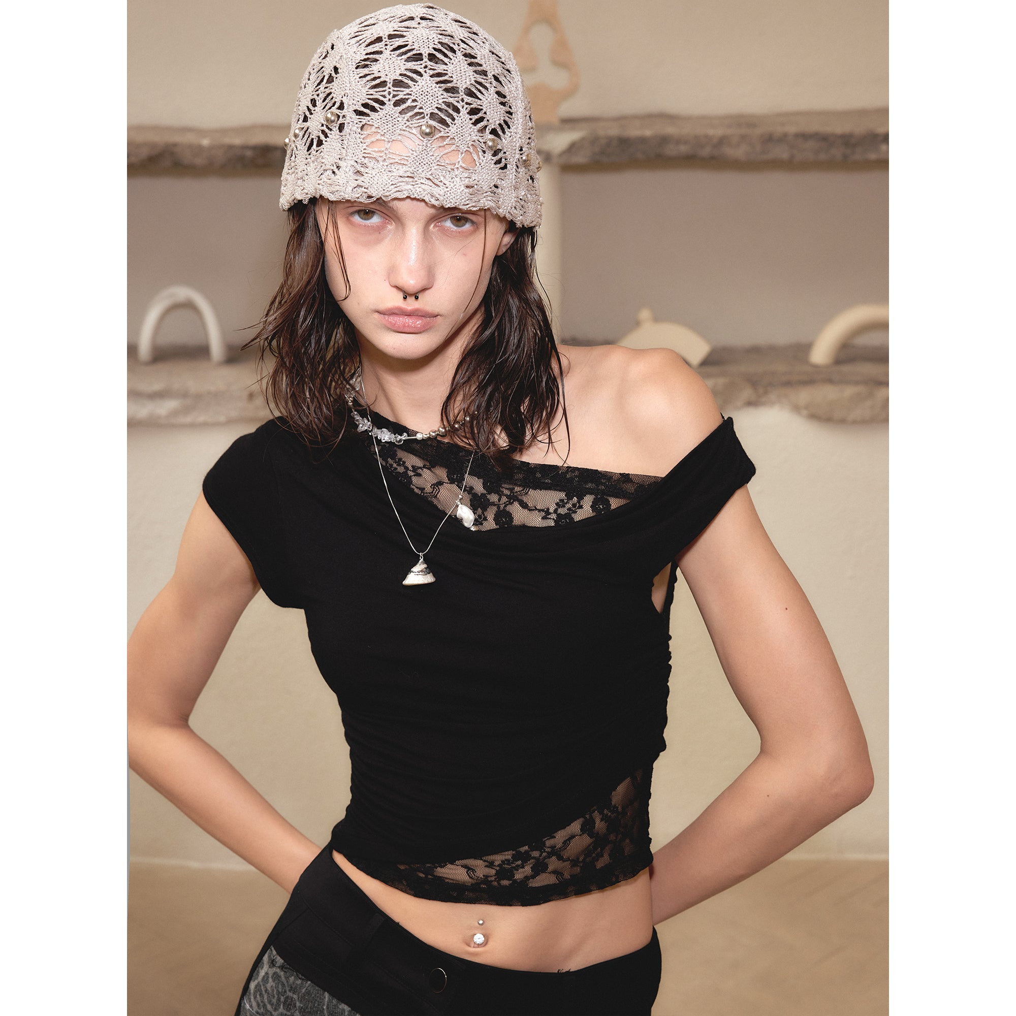 2th Desire Off Shoulder Lace Trim White Tee