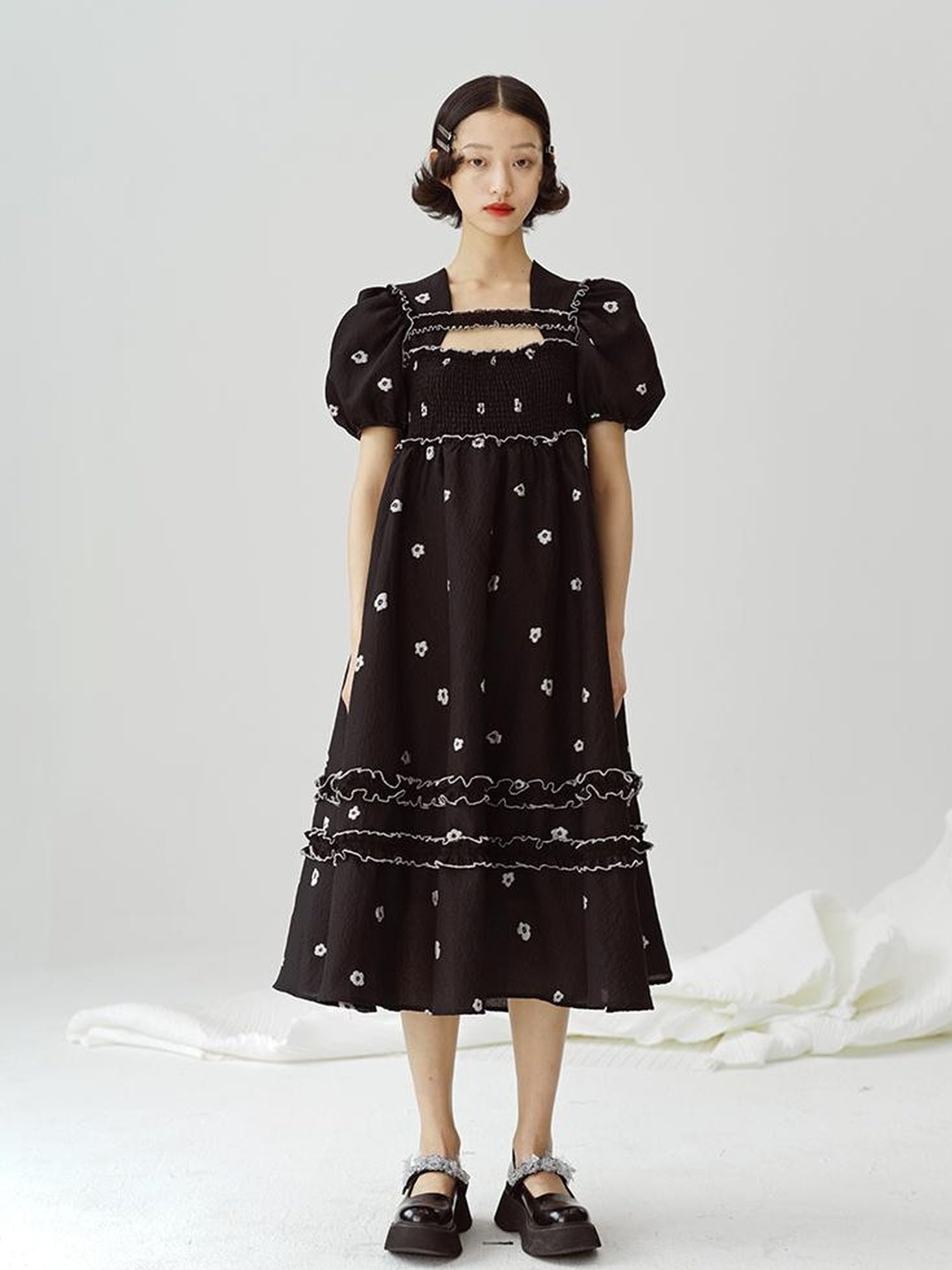 DIDDI MODA Black White Floral Smocked Babydoll Dress With Back Cutout