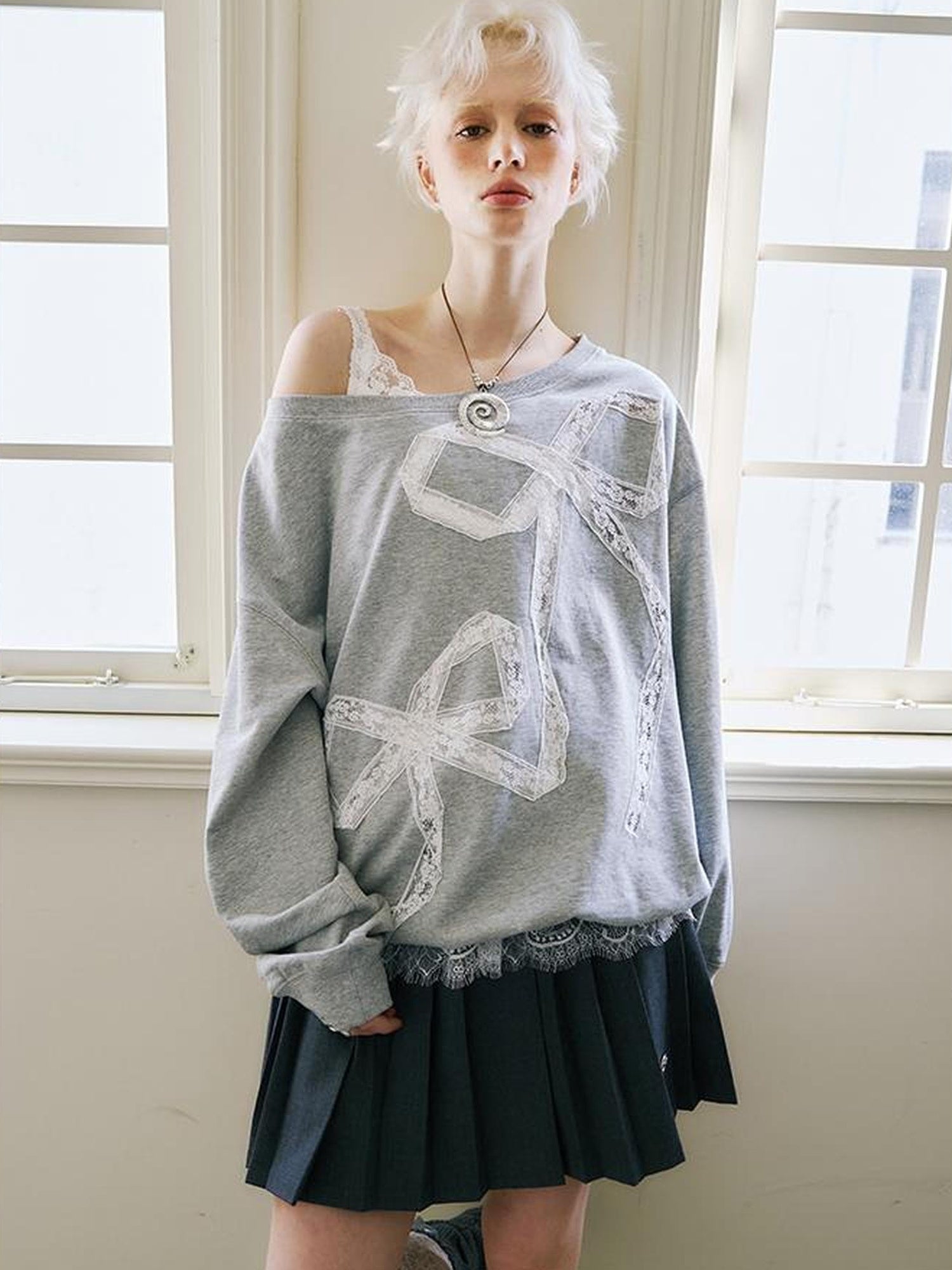 DIDDI MODA Butterfly Lace Cutout Oversized Sweatshirt