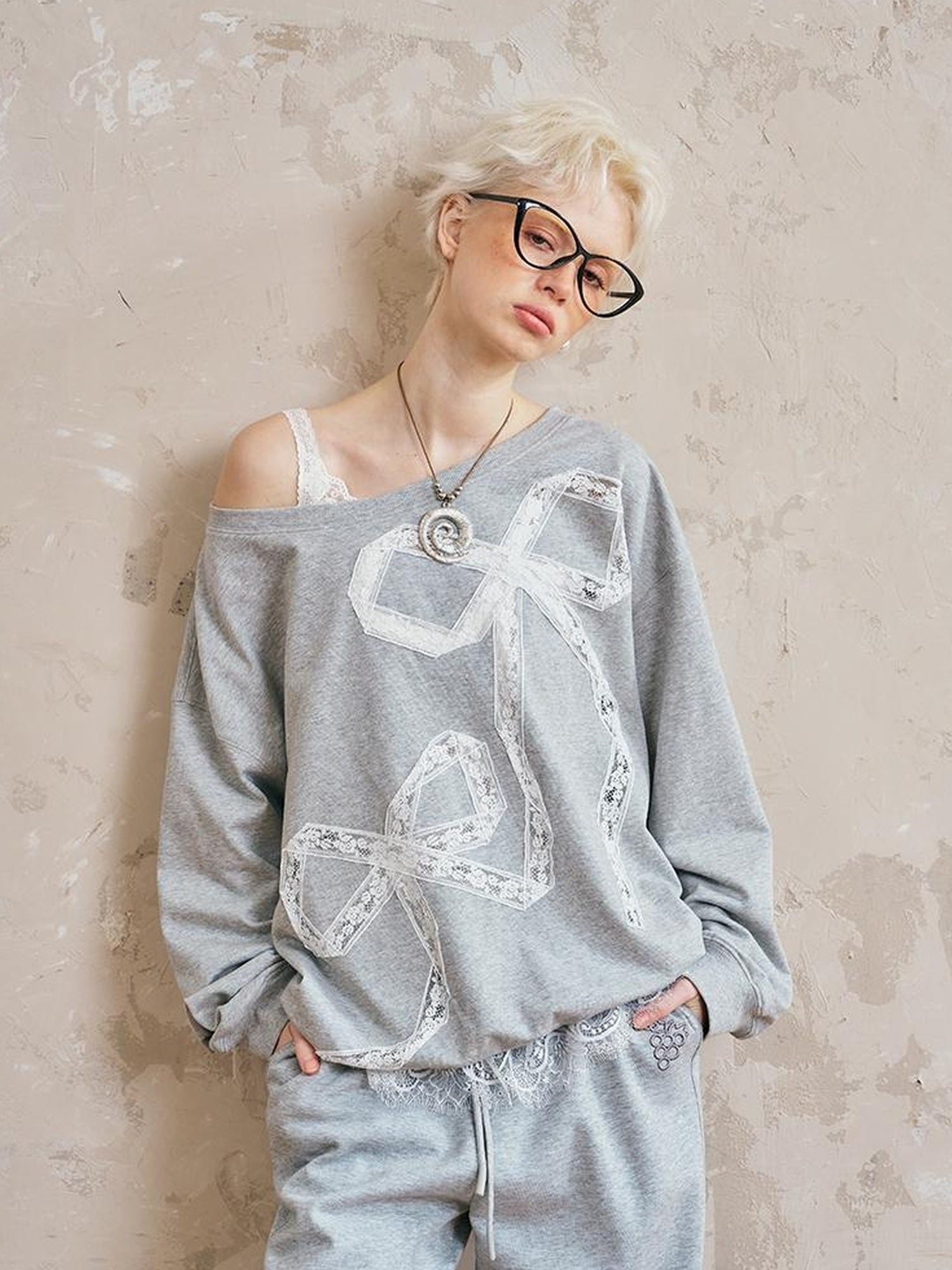 DIDDI MODA Butterfly Lace Cutout Oversized Sweatshirt