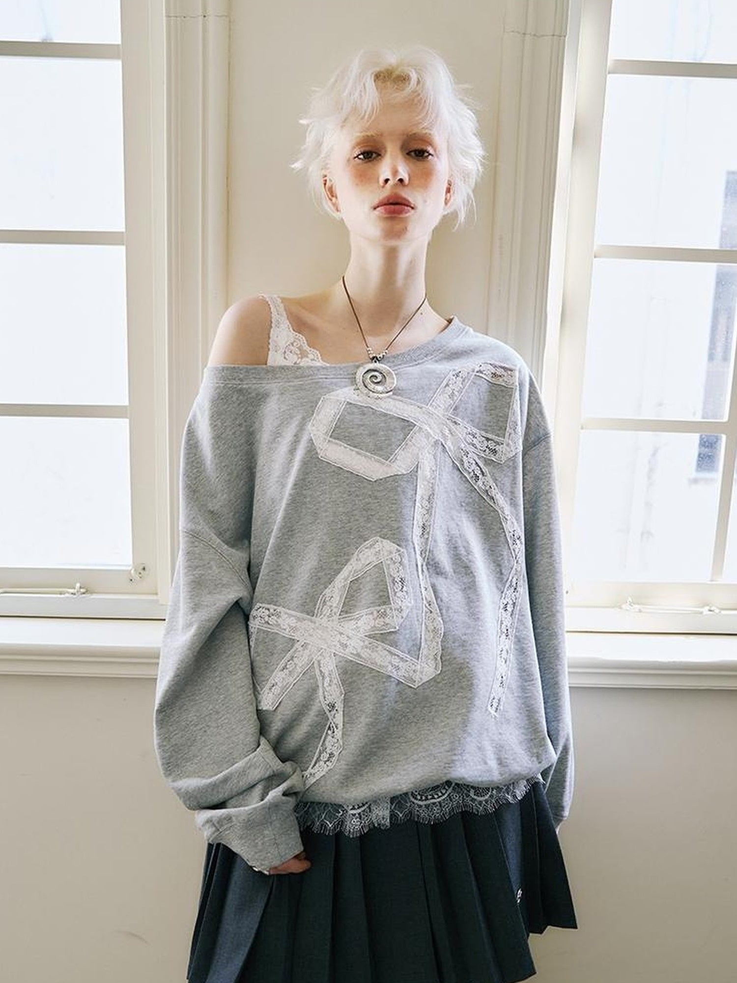 DIDDI MODA Butterfly Lace Cutout Oversized Sweatshirt