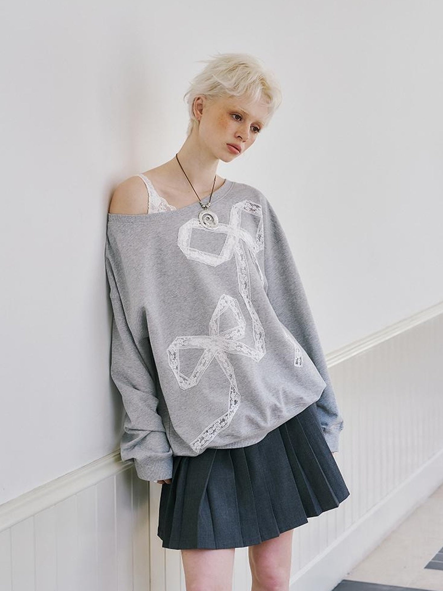 DIDDI MODA Butterfly Lace Cutout Oversized Sweatshirt