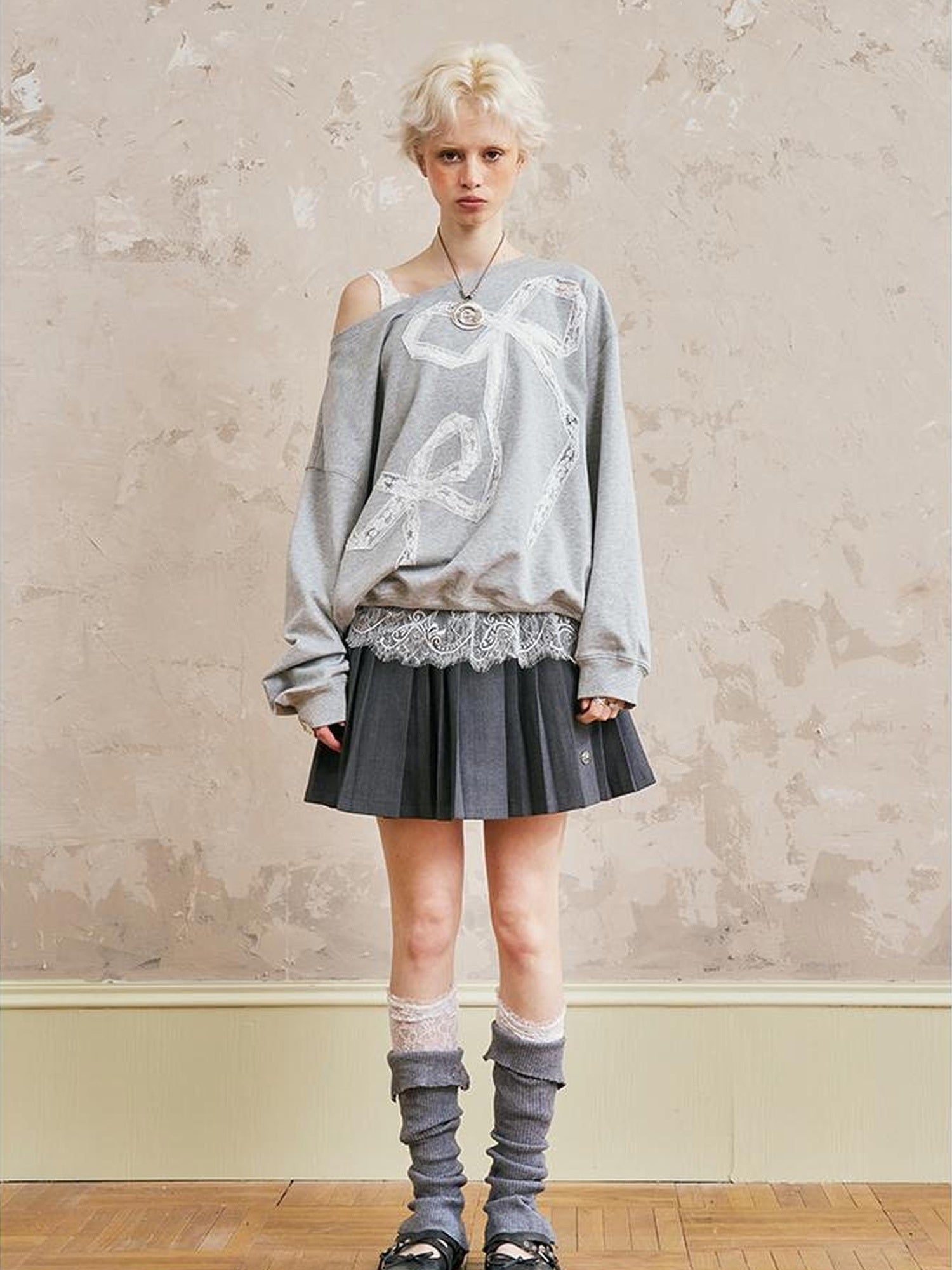 DIDDI MODA Butterfly Lace Cutout Oversized Sweatshirt