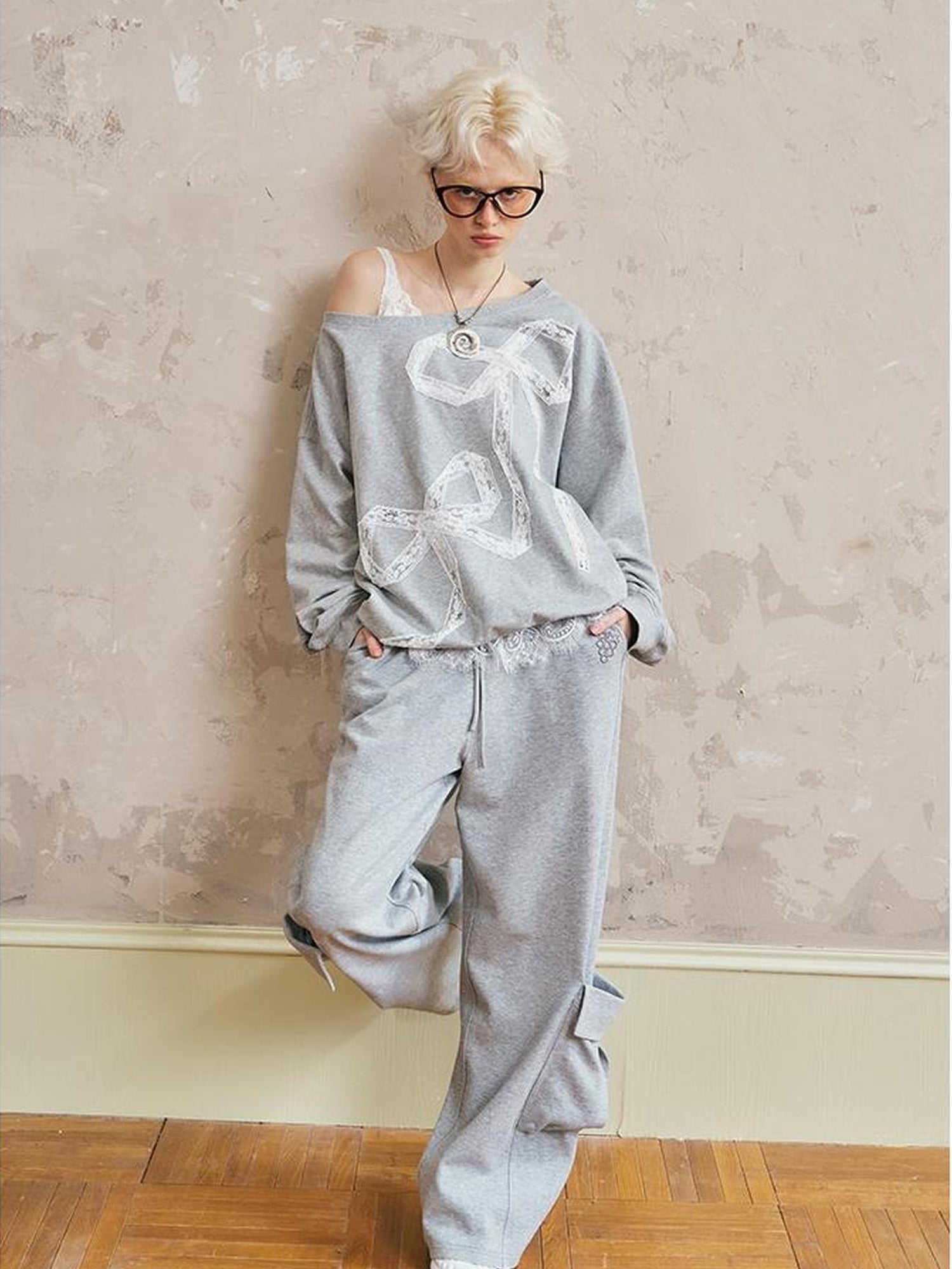 DIDDI MODA Butterfly Lace Cutout Oversized Sweatshirt