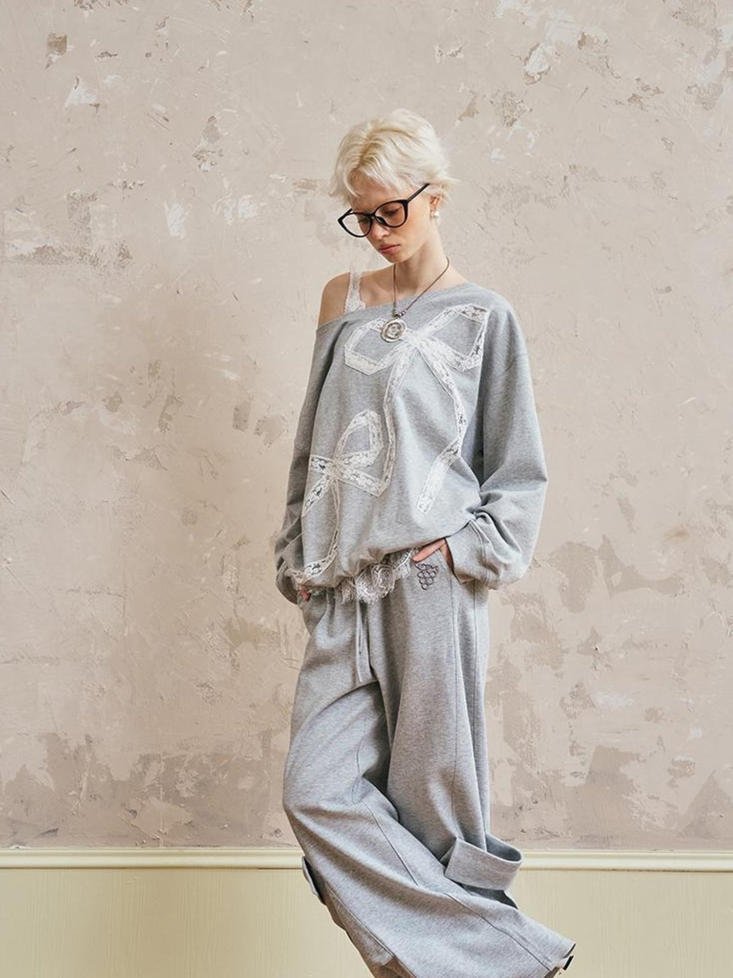 DIDDI MODA Butterfly Lace Cutout Oversized Sweatshirt