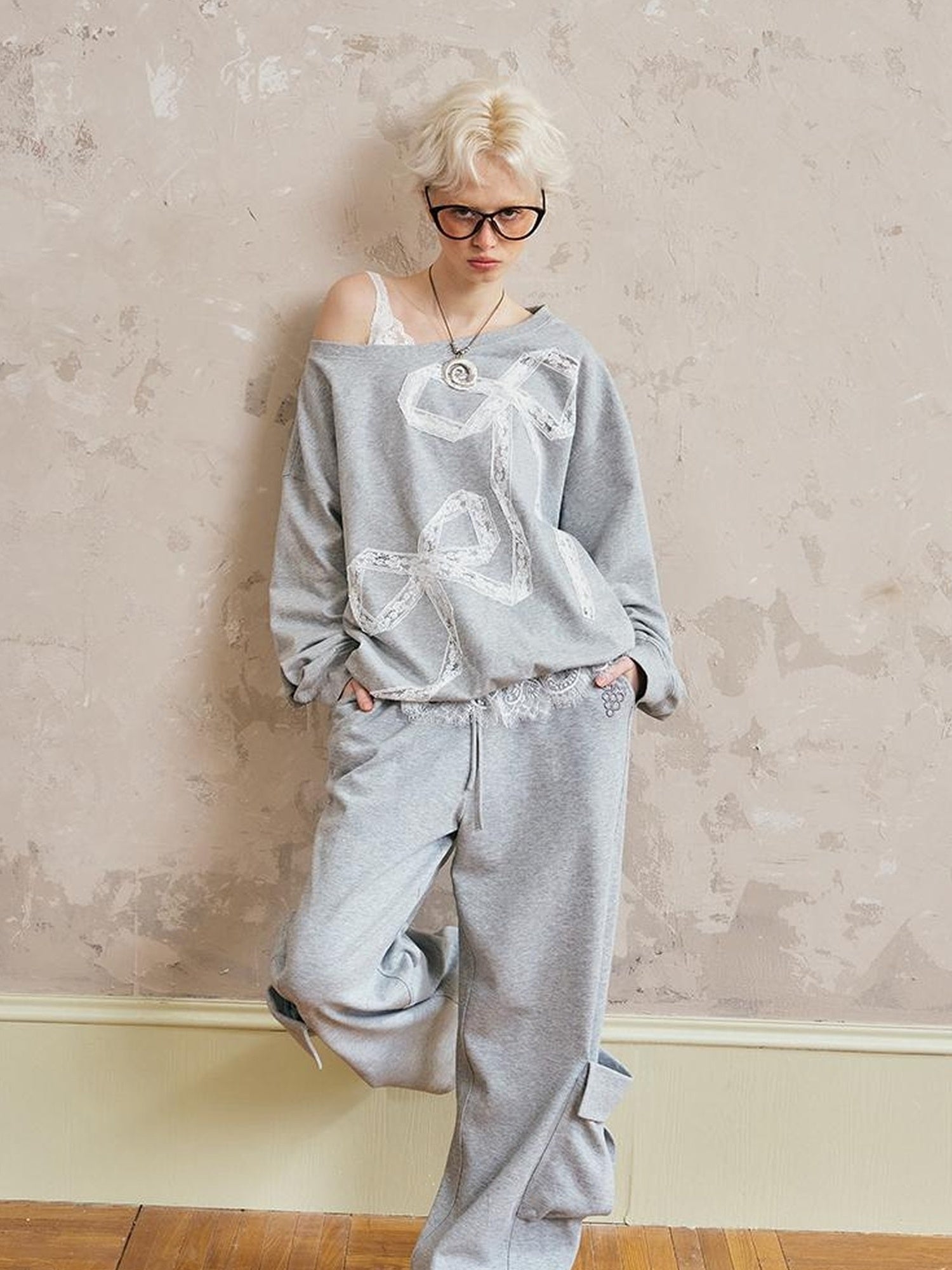 DIDDI MODA Butterfly Lace Cutout Oversized Sweatshirt