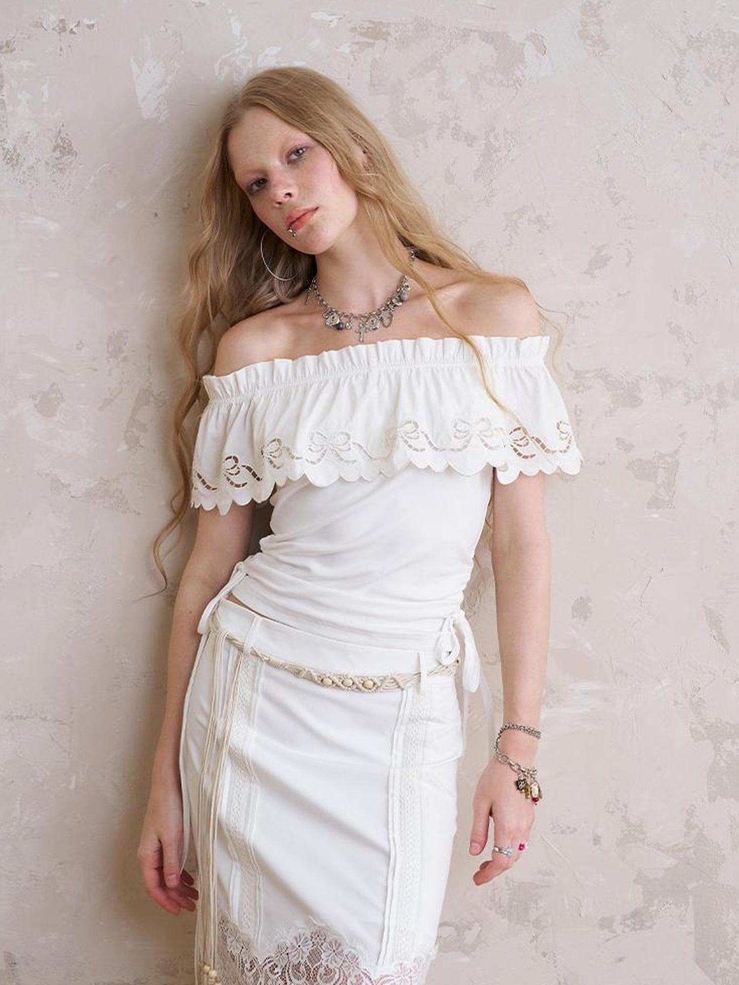 DIDDI MODA Butterfly Lace Wave Hem Crop Top