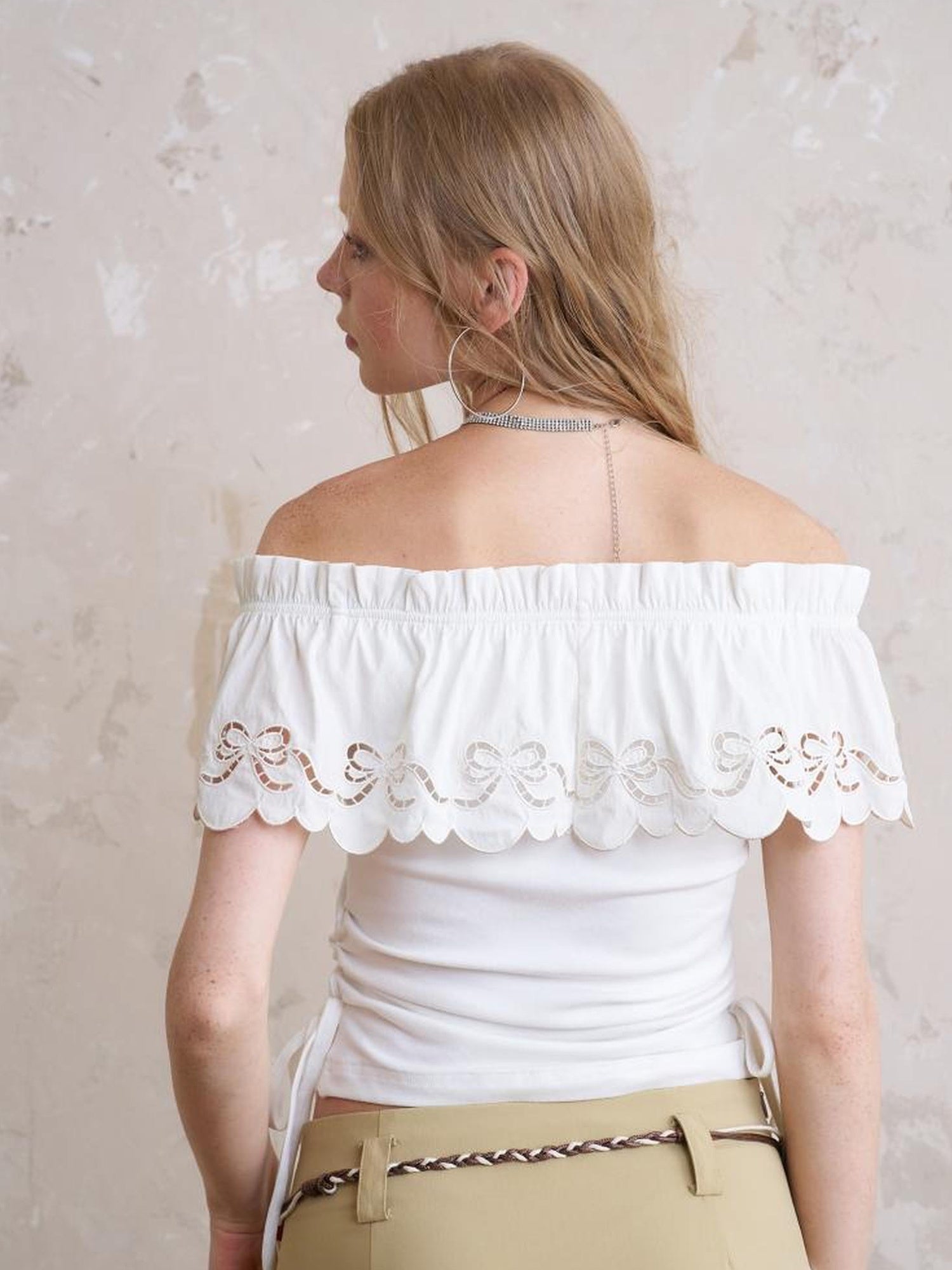 DIDDI MODA Butterfly Lace Wave Hem Crop Top