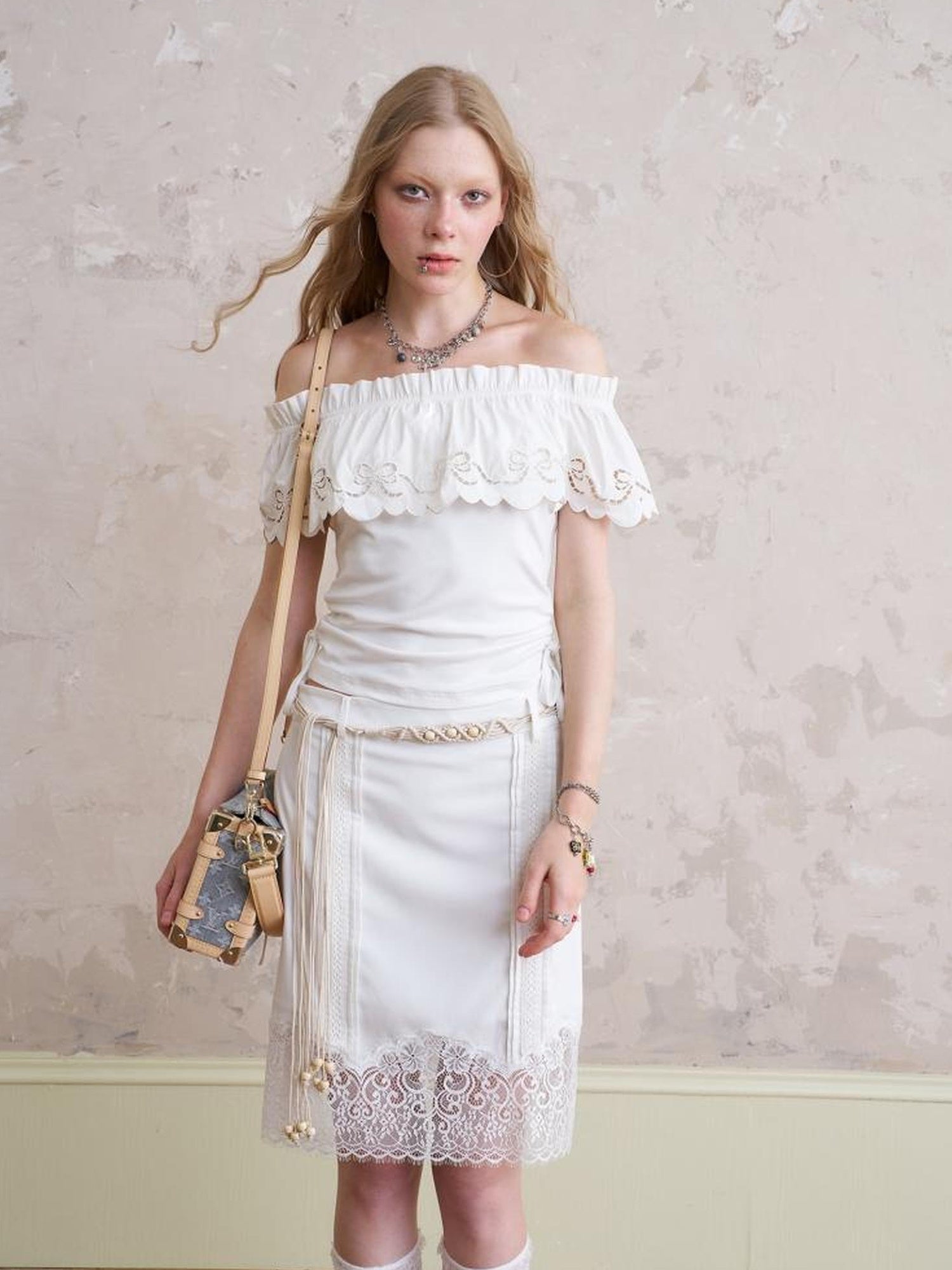 DIDDI MODA Butterfly Lace Wave Hem Crop Top