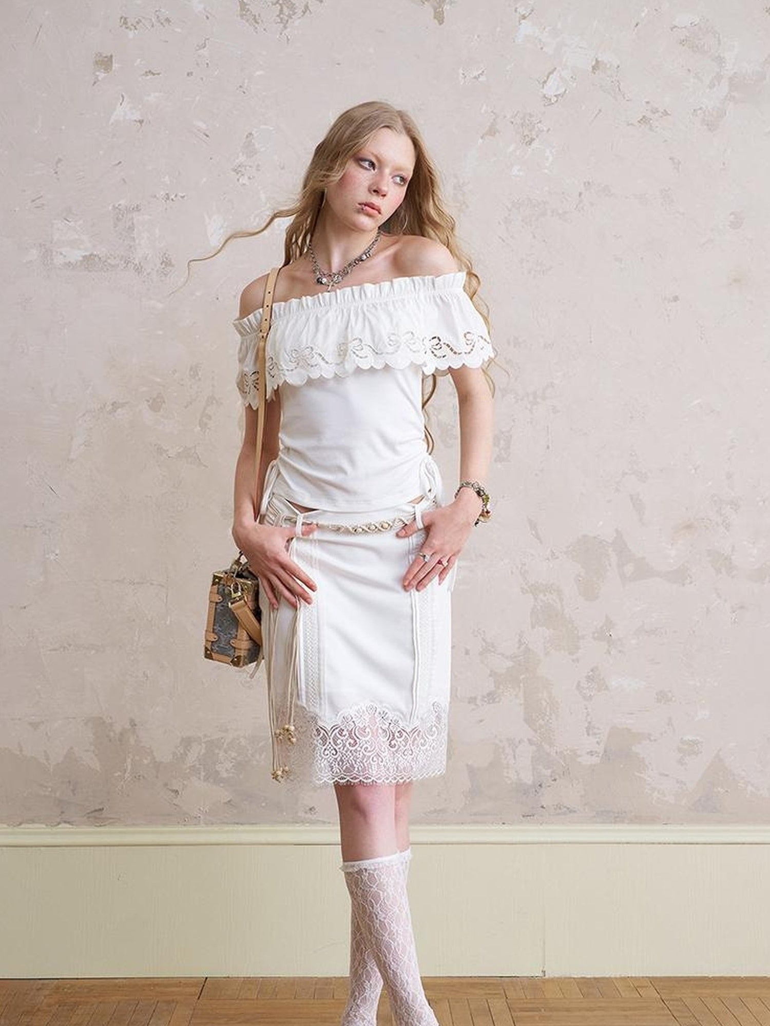 DIDDI MODA Butterfly Lace Wave Hem Crop Top
