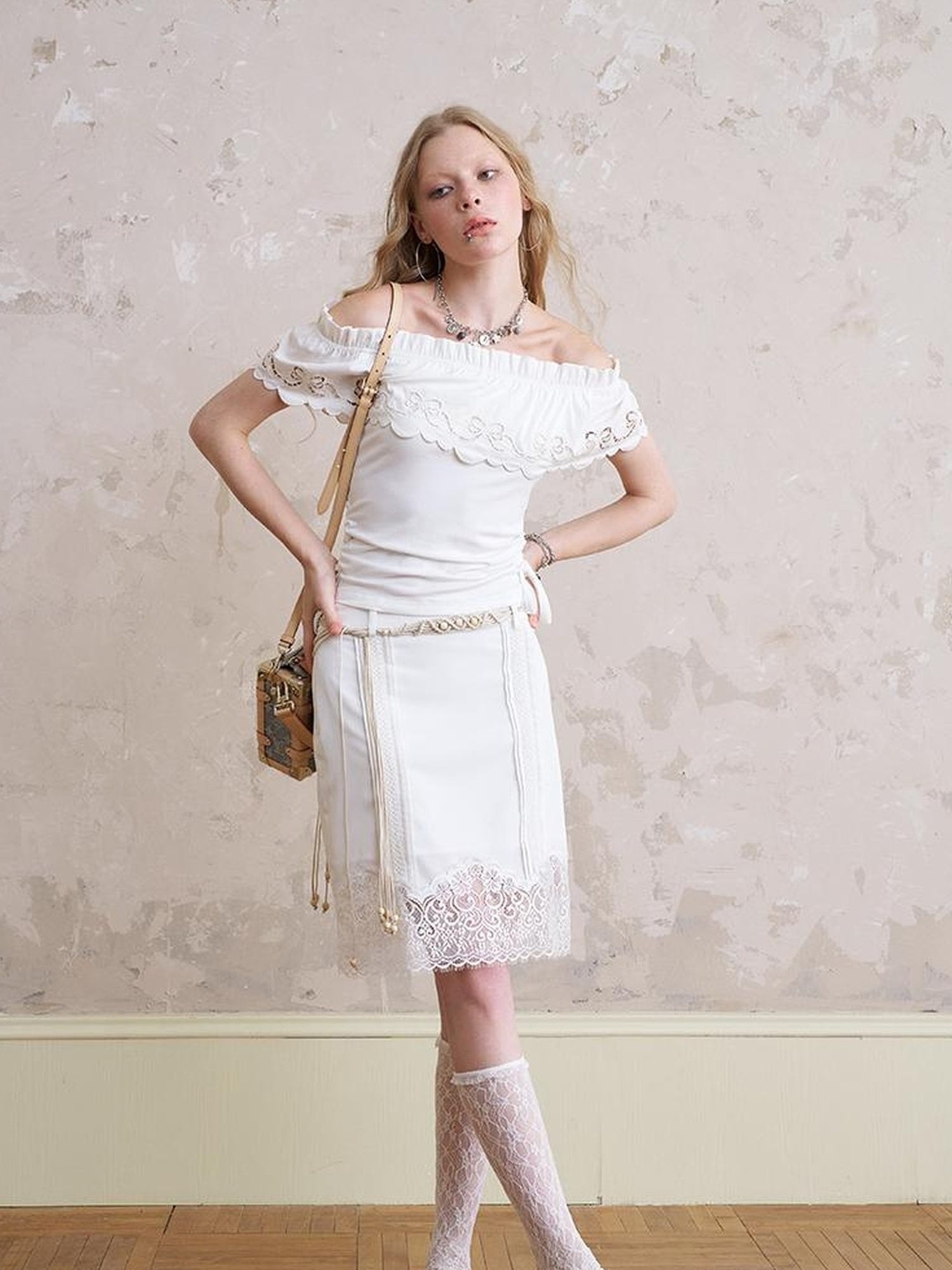 DIDDI MODA Butterfly Lace Wave Hem Crop Top