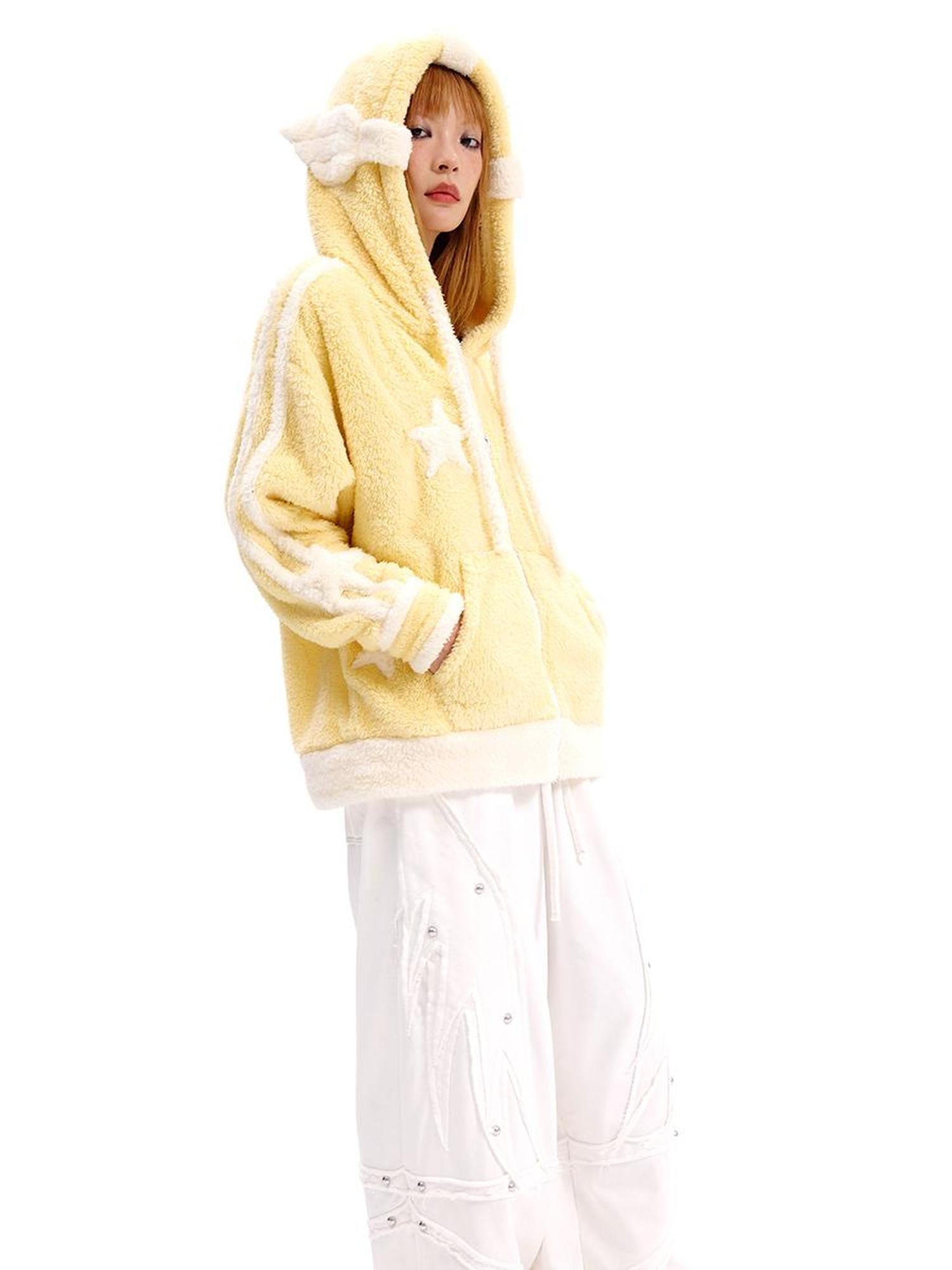 CFIERCE Angelic Contrast Knit Coat
V-Neck
T-Shirt
Long-Sleeve