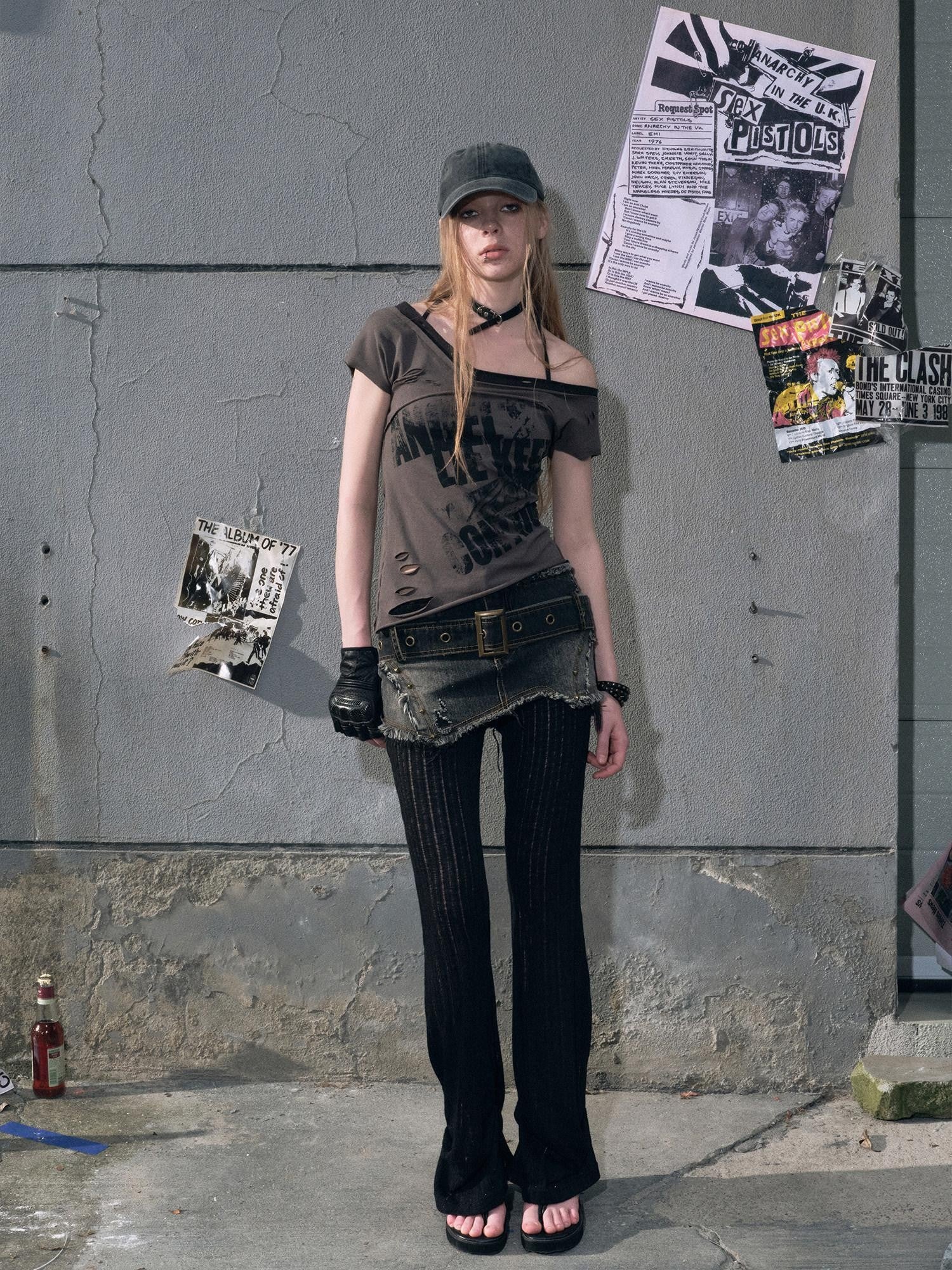 Cest Nous Frayed Asymmetric Graffiti V-neck Women&