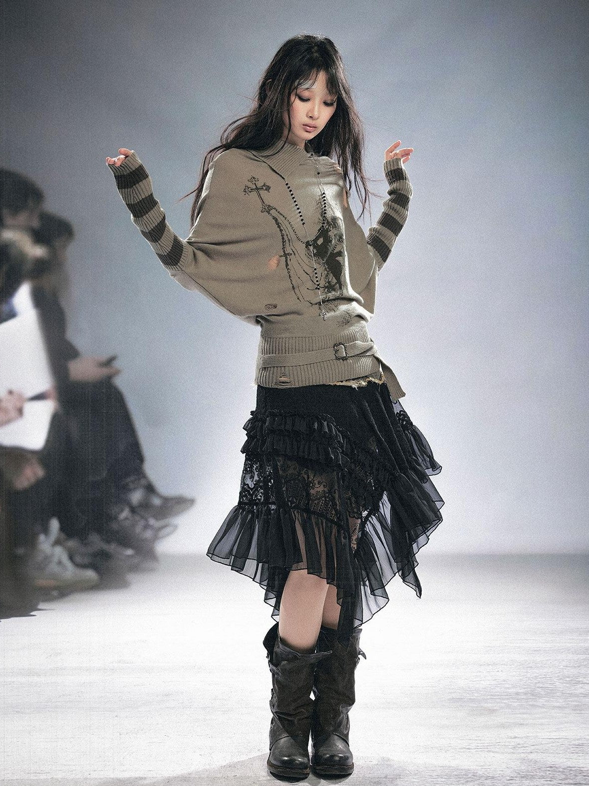 Cest Nous Wool Blend Punk Batwing Sleeve Regular Fit Women Striped Character T-Shirt