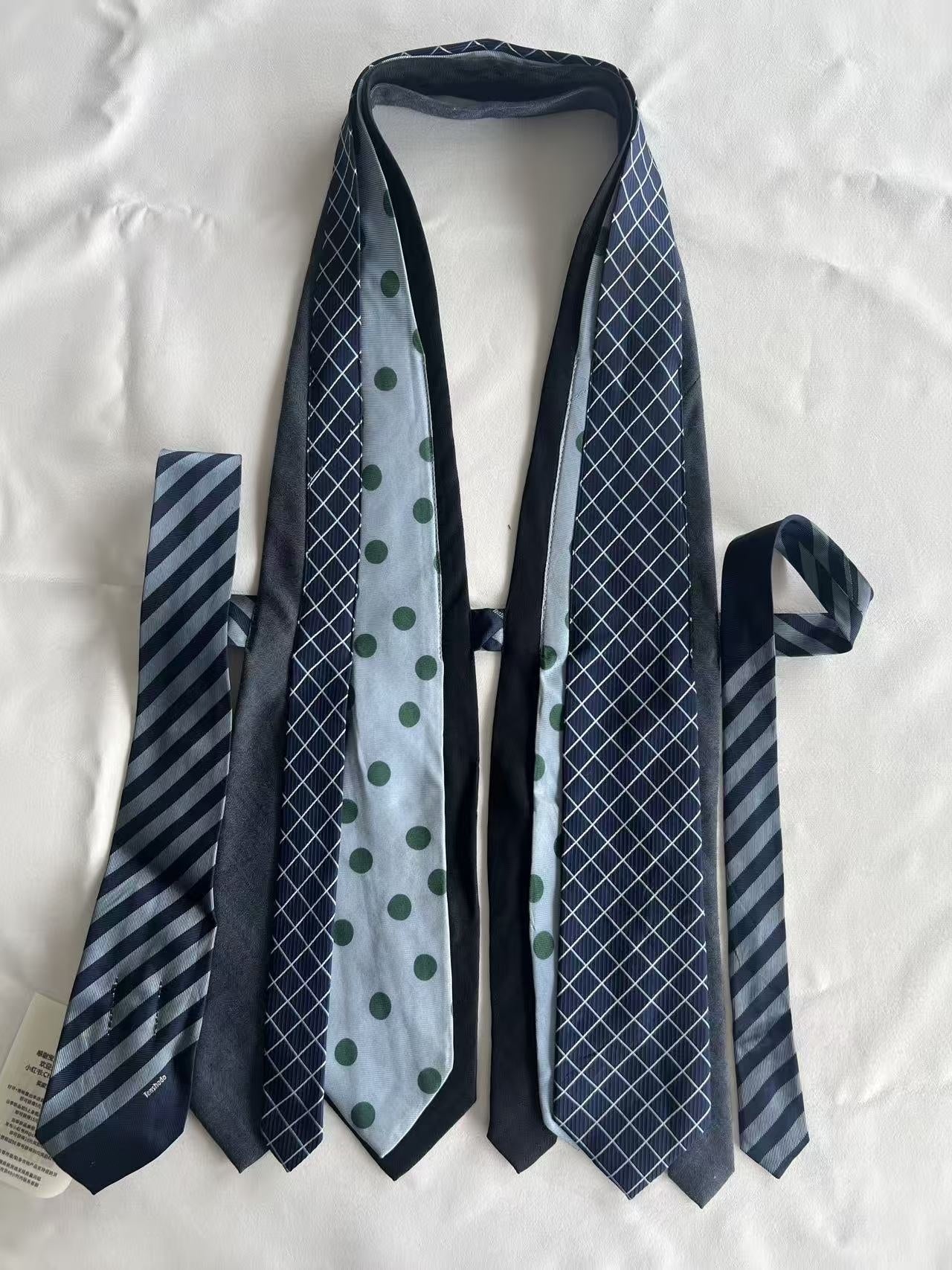 Chipchipshop_Original_Vintage_Tie_Detail_V-neck_Unique_Print_One_Of_A_Kind_Women&