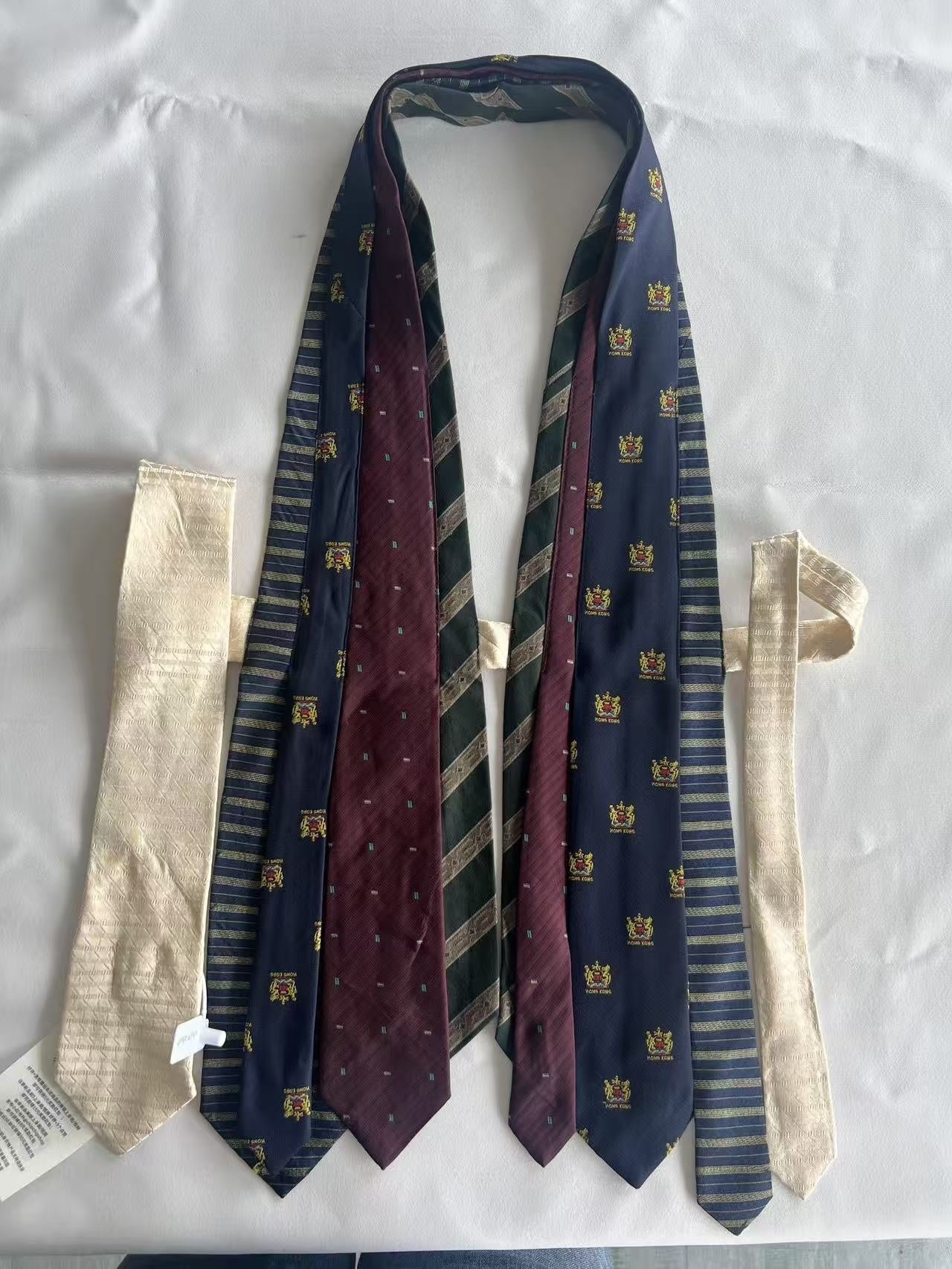 Chipchipshop_Original_Vintage_Tie_Detail_V-neck_Unique_Print_One_Of_A_Kind_Women&