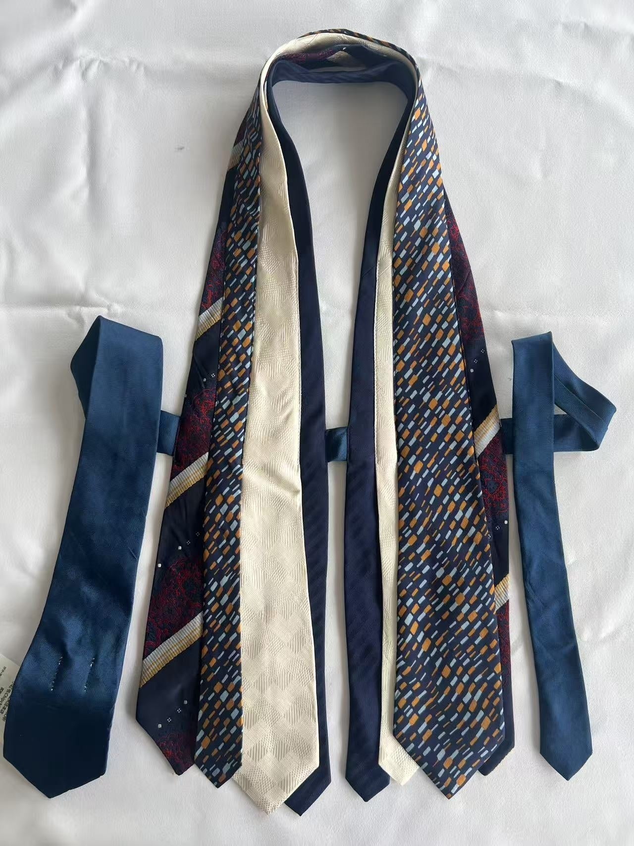 Chipchipshop_Original_Vintage_Tie_Detail_V-neck_Unique_Print_One_Of_A_Kind_Women&