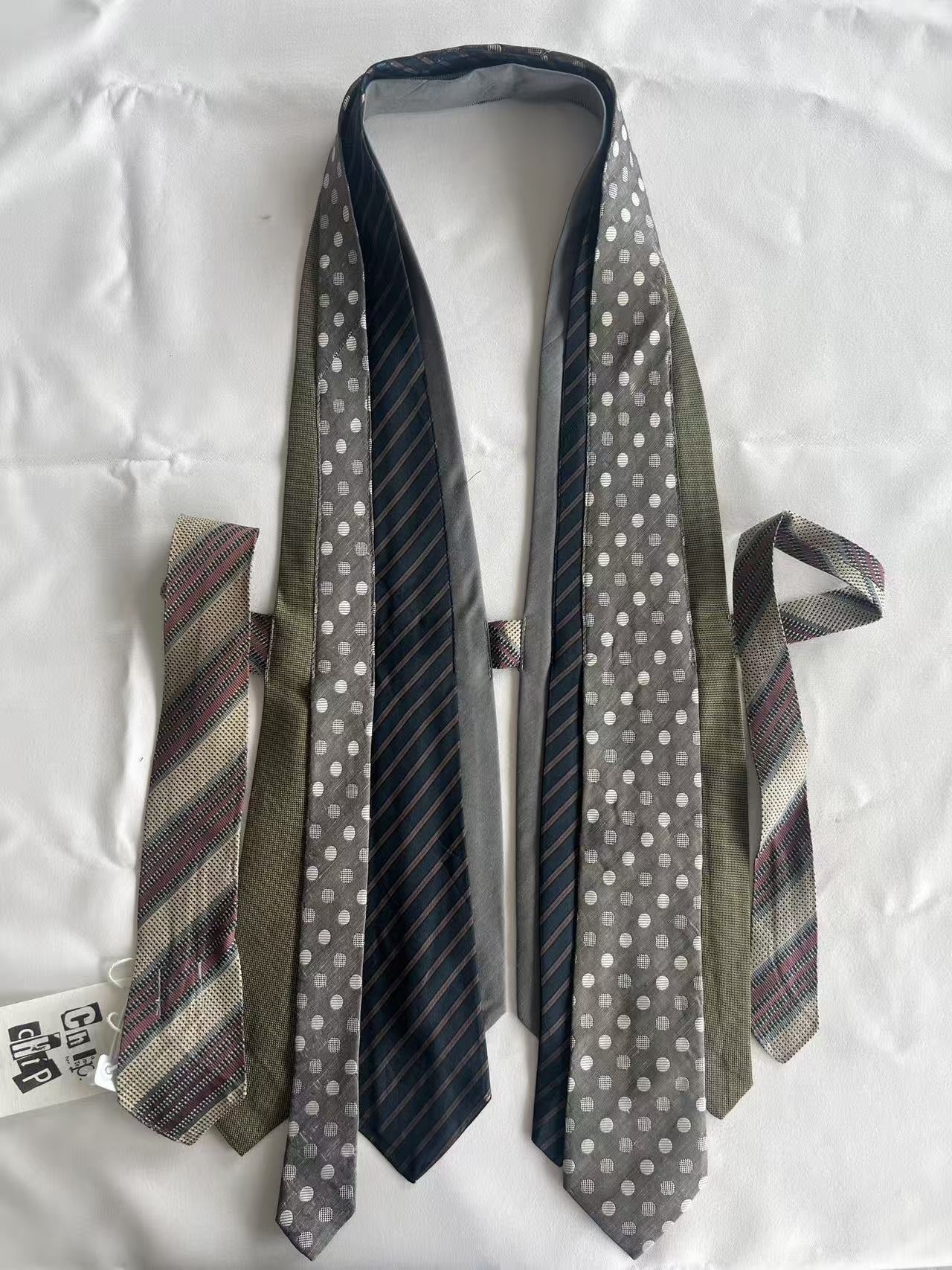 Chipchipshop_Original_Vintage_Tie_Detail_V-neck_Unique_Print_One_Of_A_Kind_Women&