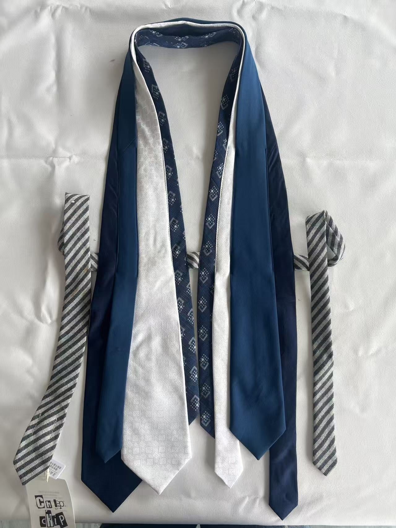 Chipchipshop_Original_Vintage_Tie_Detail_V-neck_Unique_Print_One_Of_A_Kind_Women&
