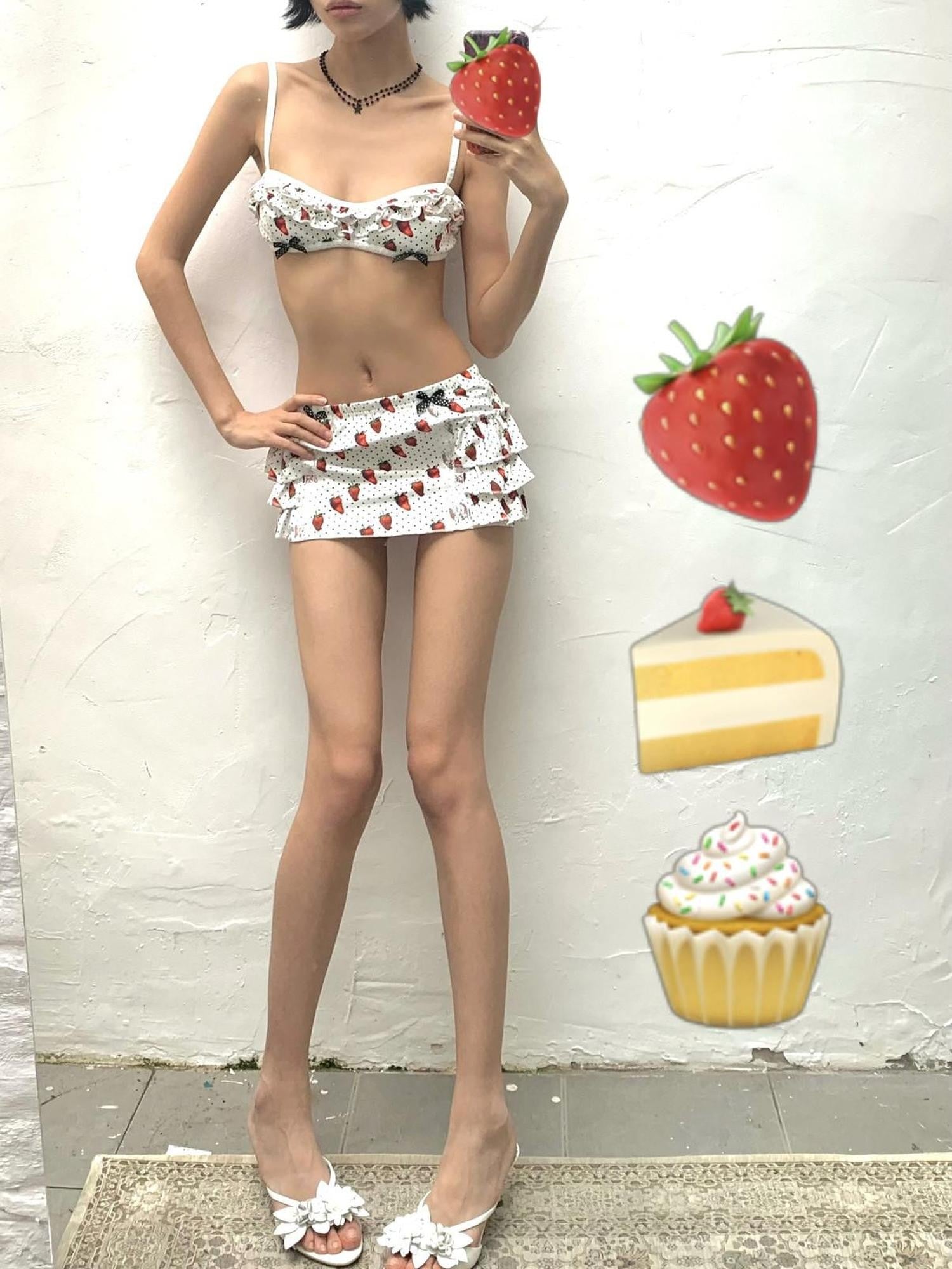 Chipchipshop Strawberry Polka Dot Cupcake Original Print V-neck Women&