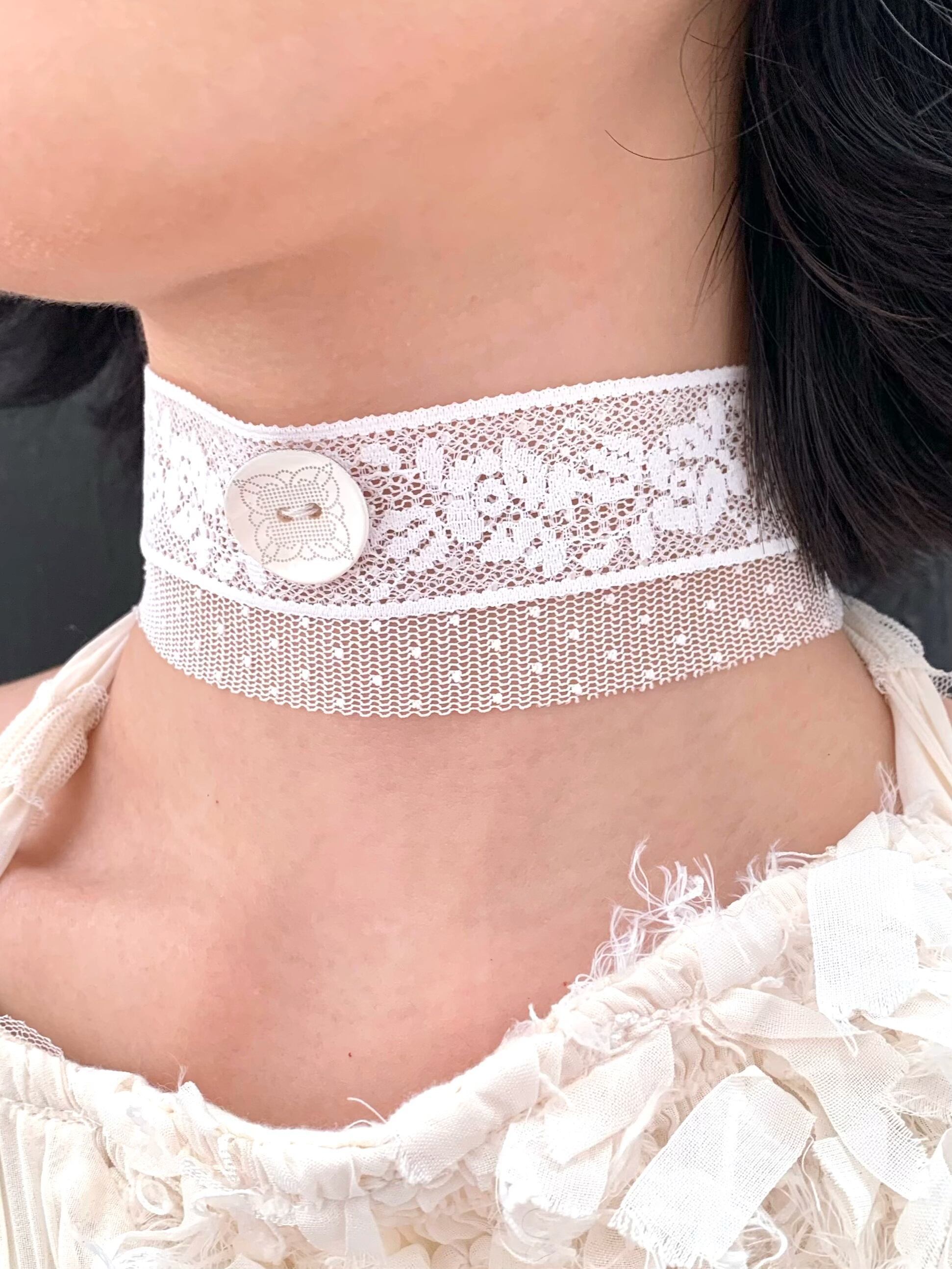 Chipchipshop_Vintage_Lace_Satin_Ribbon_Feather_Accent_Lace_Button_Women&