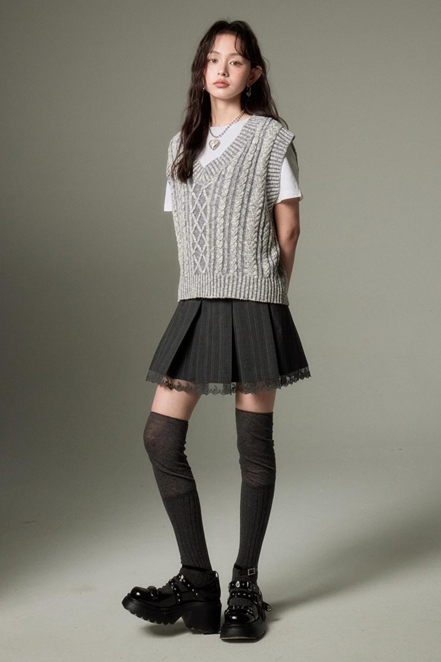 DIDDI MODA Classic Cable Knit V Neck Sweater Vest