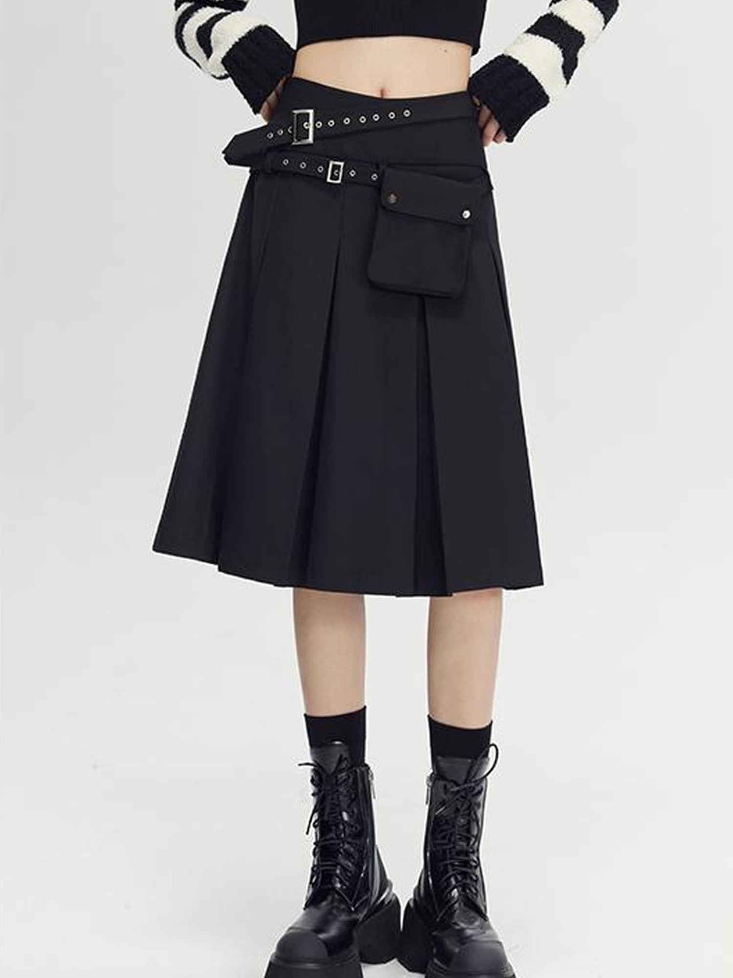DIDDI MODA Classic Varsity Pleated Skirt With Dual Belts