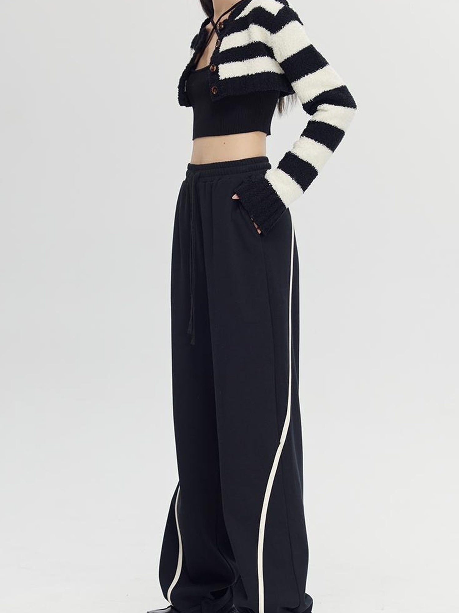 DIDDI MODA Colorblock Relaxed Jogger Pants With Adjustable Hem High Waist