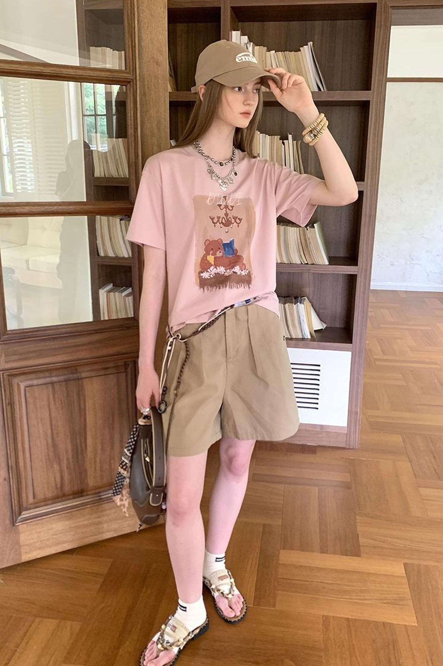 DIDDI MODA Cozy Reading Bear Cotton Tee