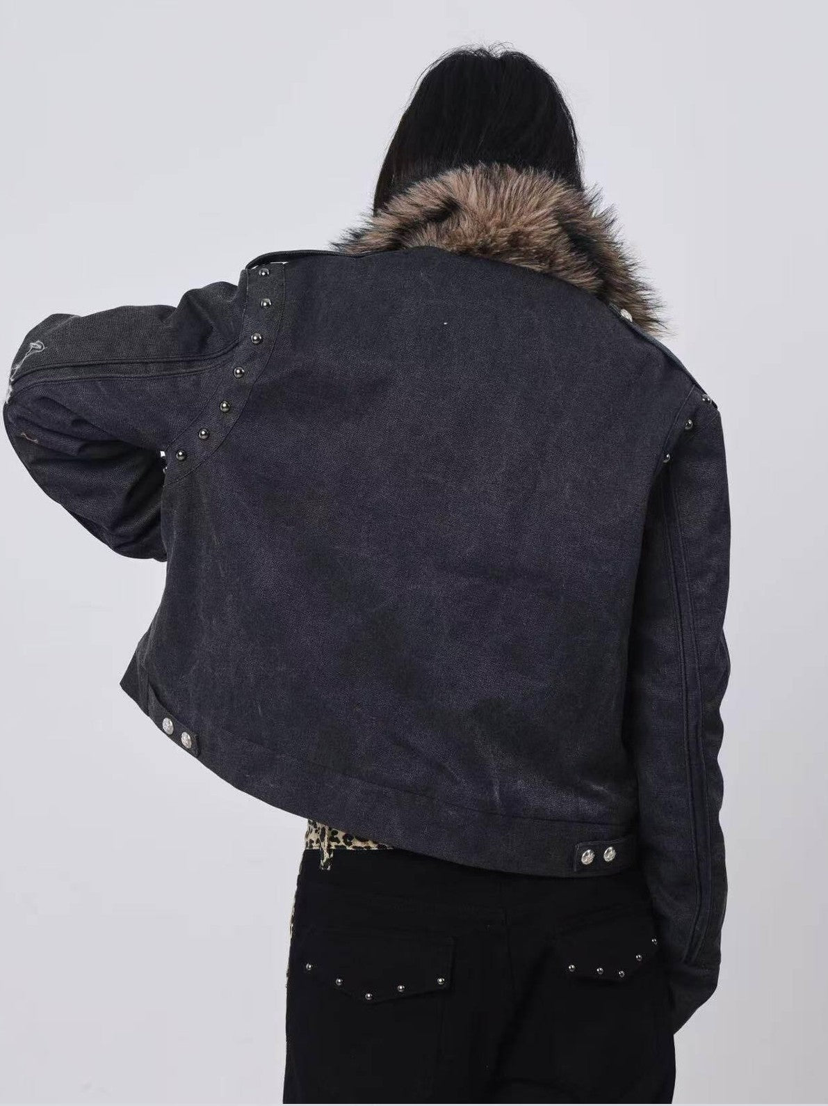 DETW onLine Cement Gray Studded Asymmetric Zip Fur Collar Cropped Women&