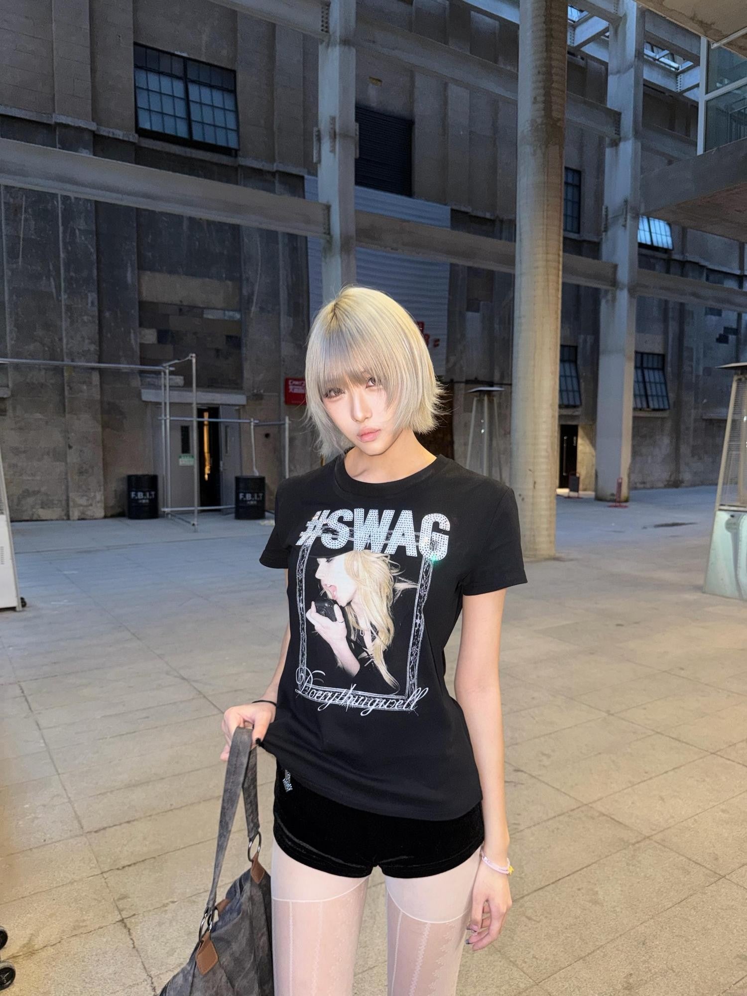 DETW onLine Girl Portrait Print Placement Rhinestone Women&