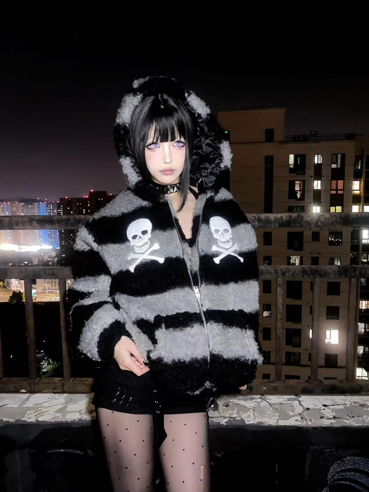 DETW onLine Striped Skull Applique Embroidered Hooded Women&
