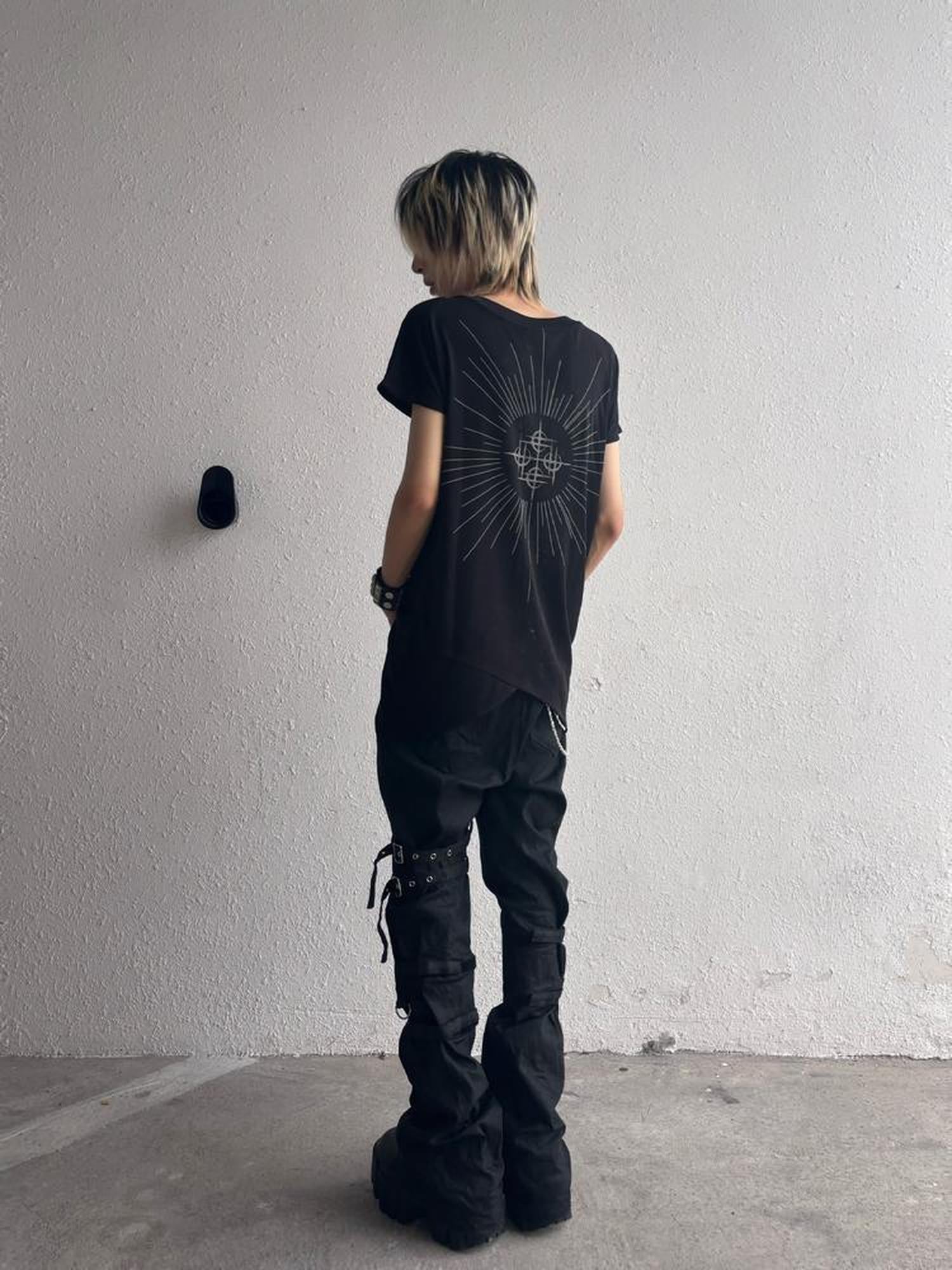 DETW online Asymmetric Tail Hem T-shirt