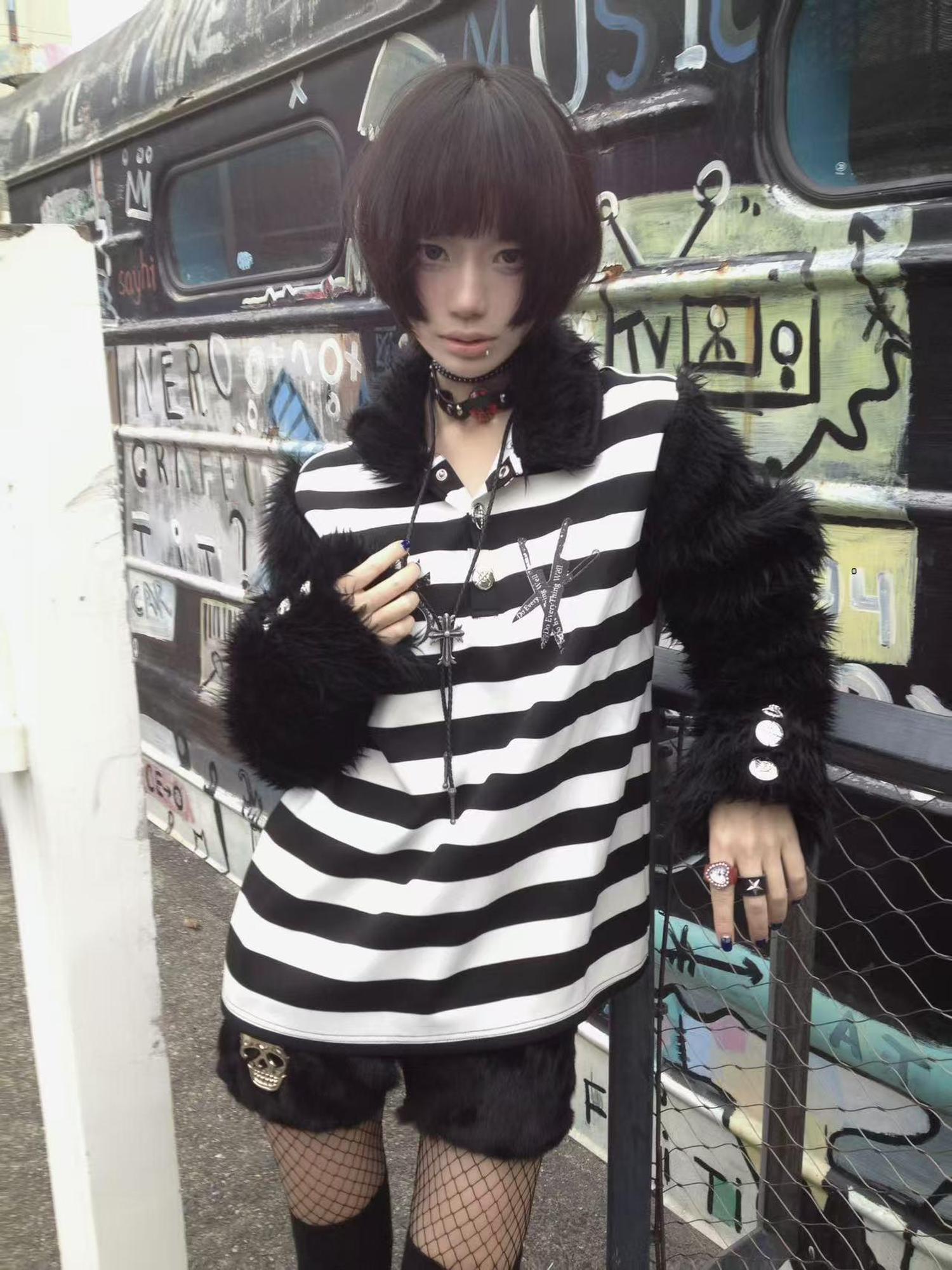 DETW online Dark Stripe Long Pile Polo Shirt