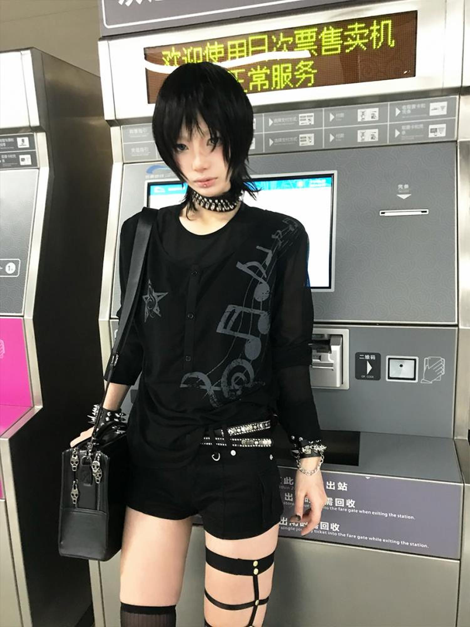 DETW online Double Layer Cuff Note Sheer Slim Fit Tee