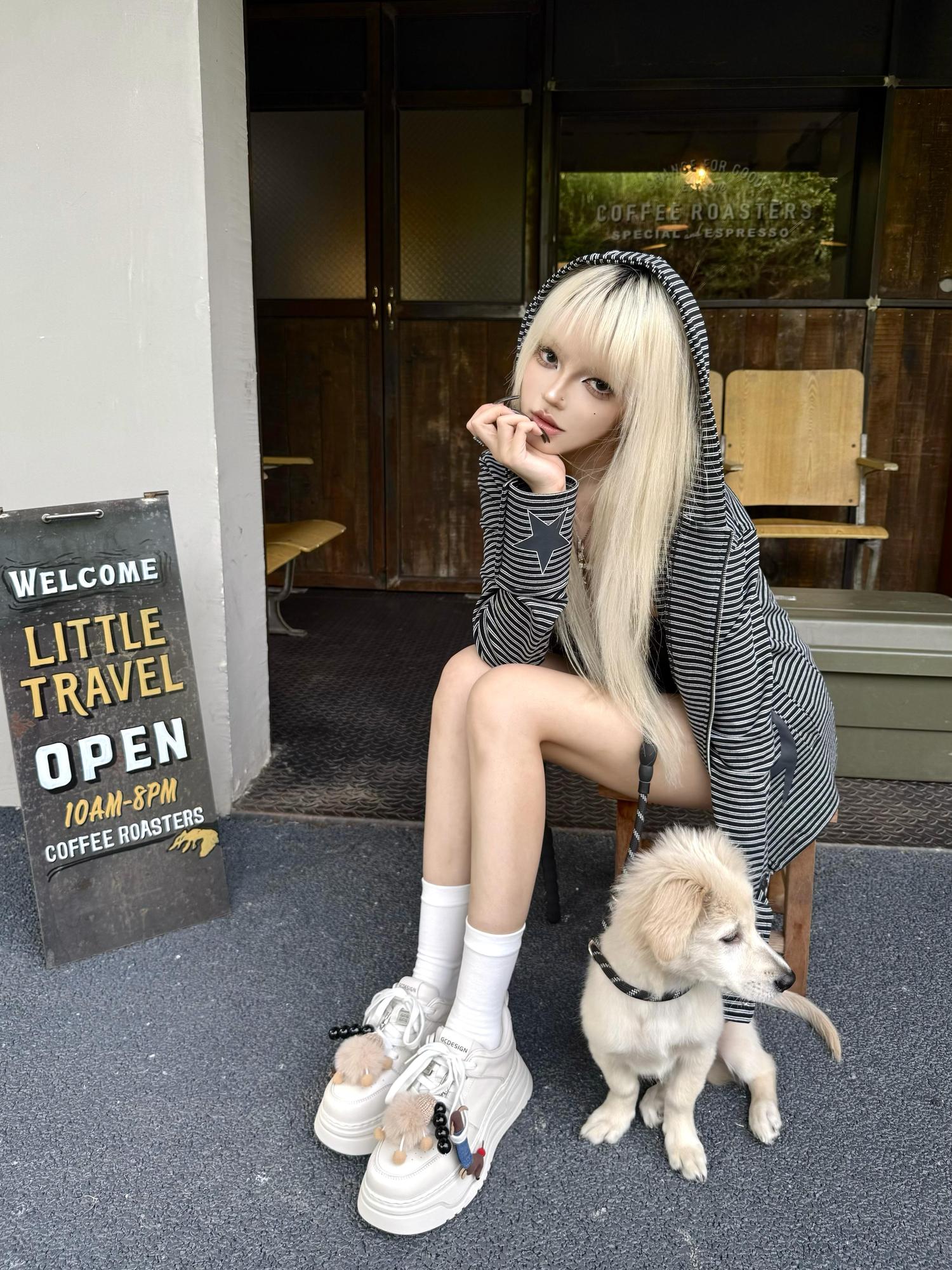 DETW online Gothic Note Striped Zip Hoodie