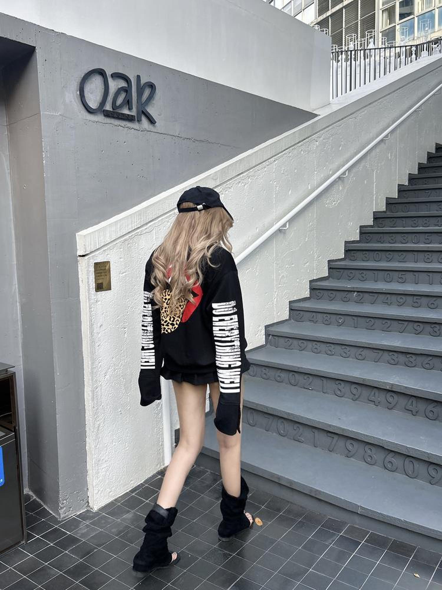 DETW online Punk Tongue Print Ribbed Sweatshirt