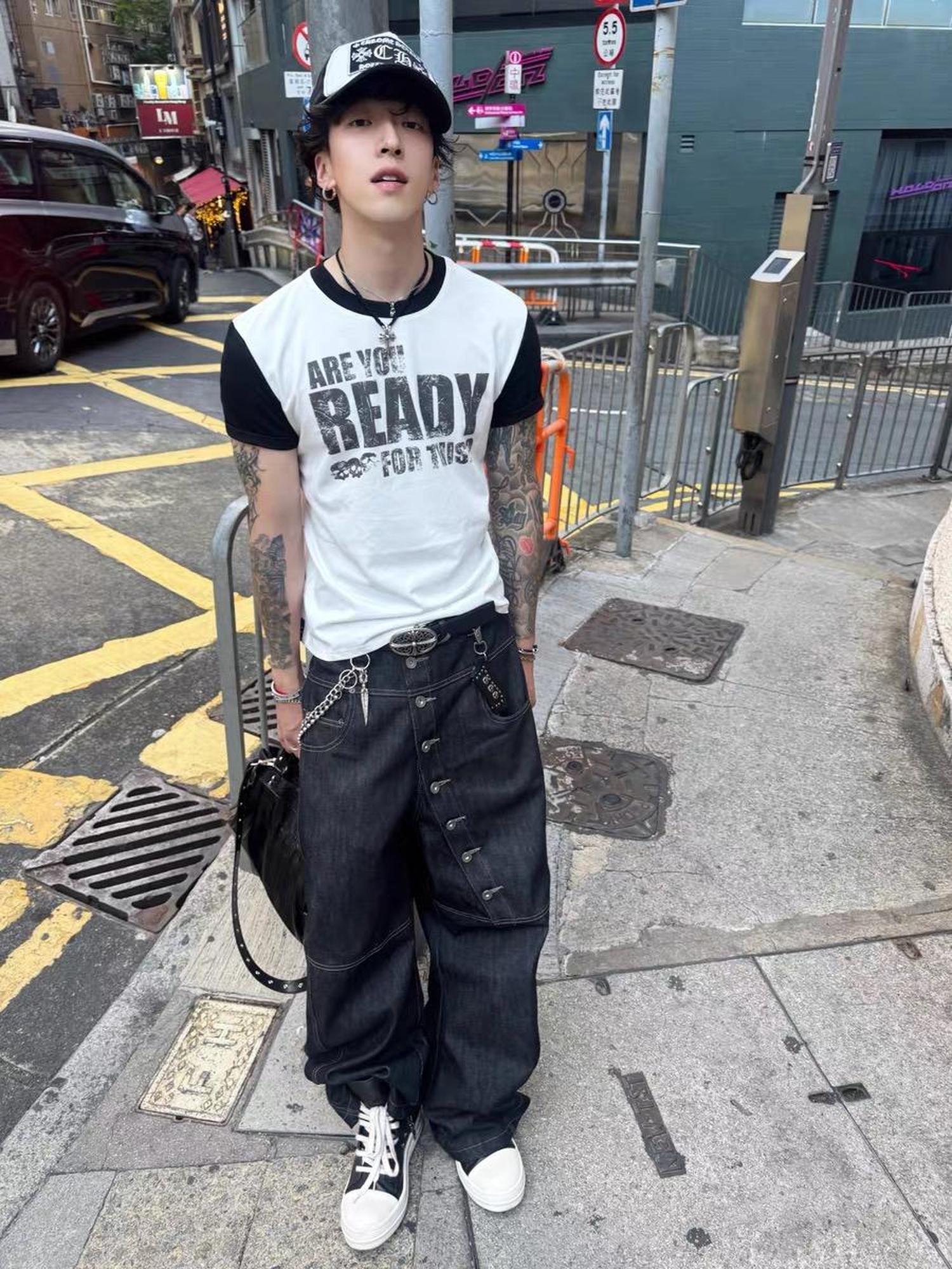 DETW online Skull Contrast Stitch Slim Tee