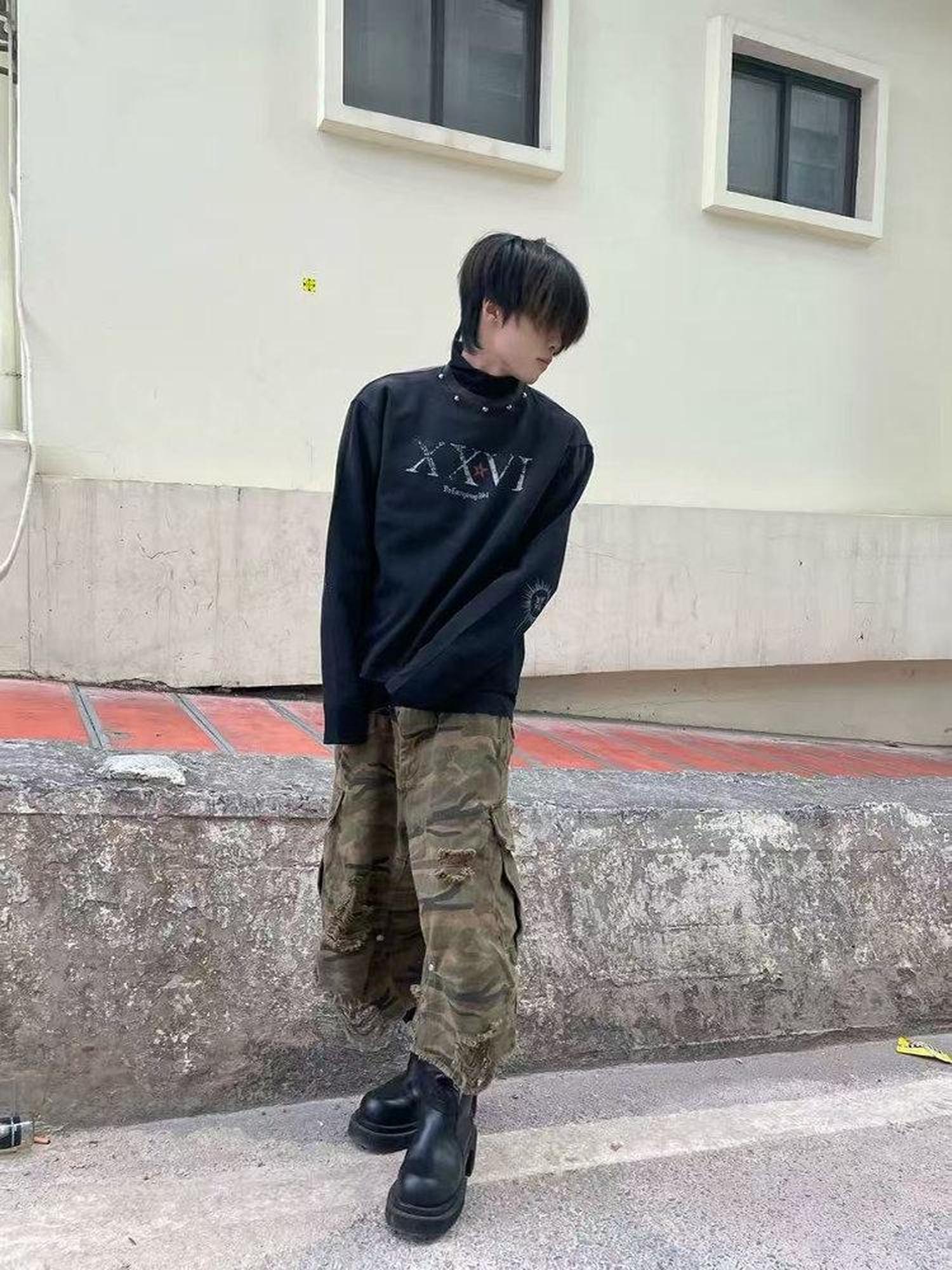 DETW online Vintage Gothic Xxvi Rivet Long Sleeve Shirt
