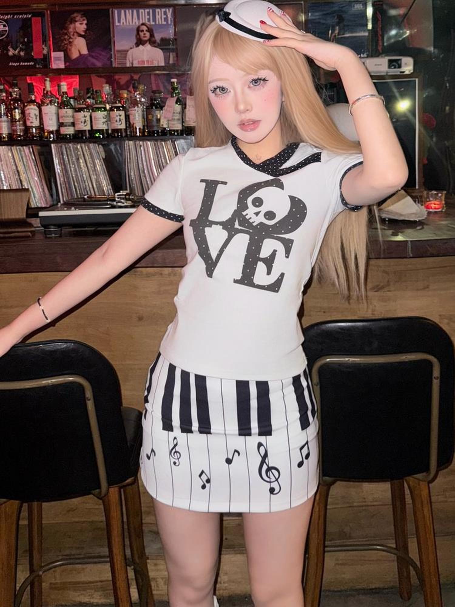 DETW online Y2 K Skull Polka Dot Cropped Tee