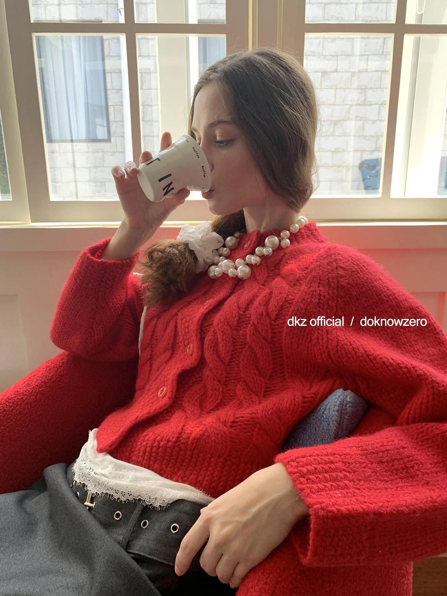 DKZ OFFICIAL 100 % Wool Cropped Cardigan With Cable Knit Pattern