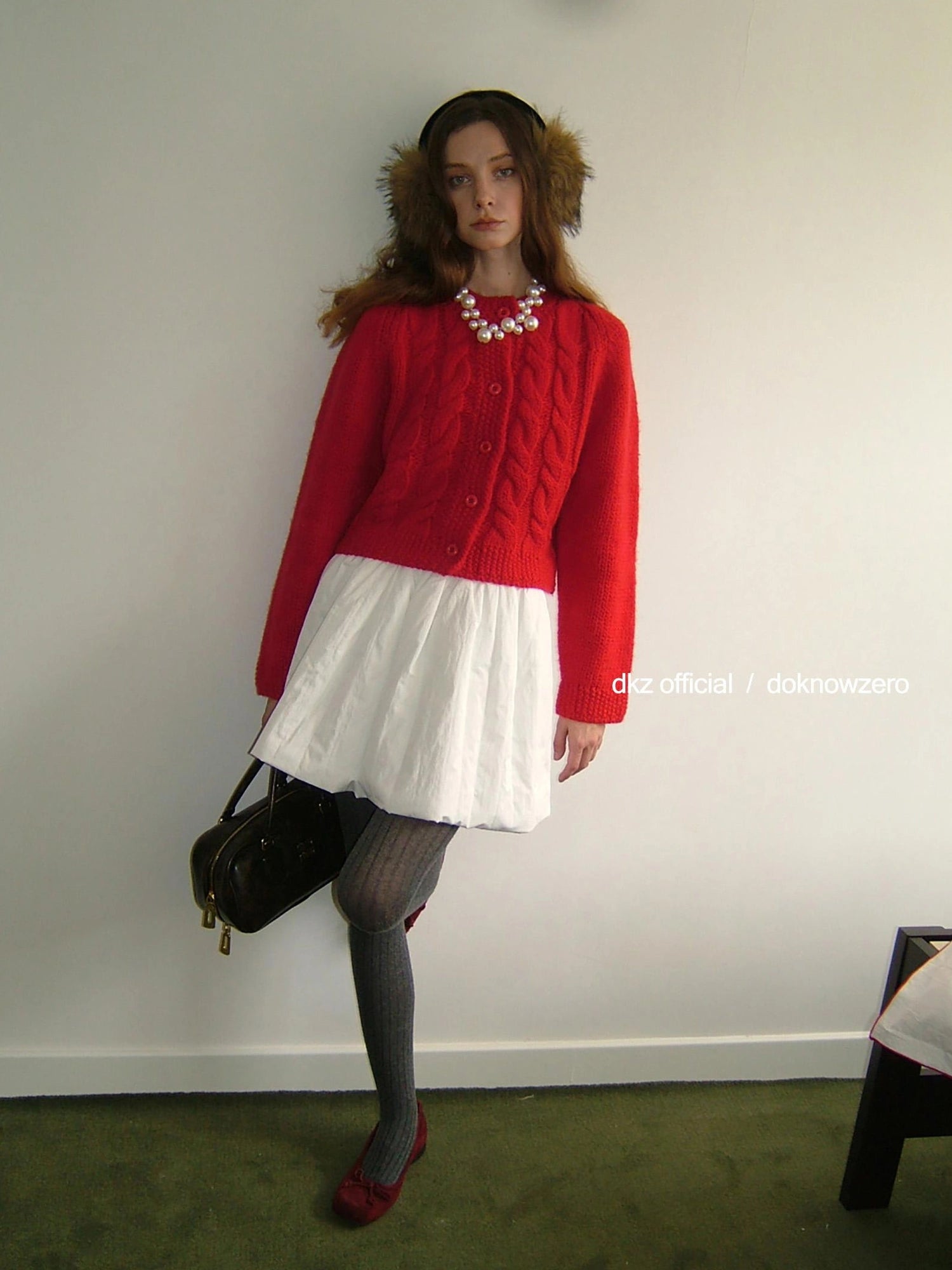 DKZ OFFICIAL 100 % Wool Cropped Cardigan With Cable Knit Pattern